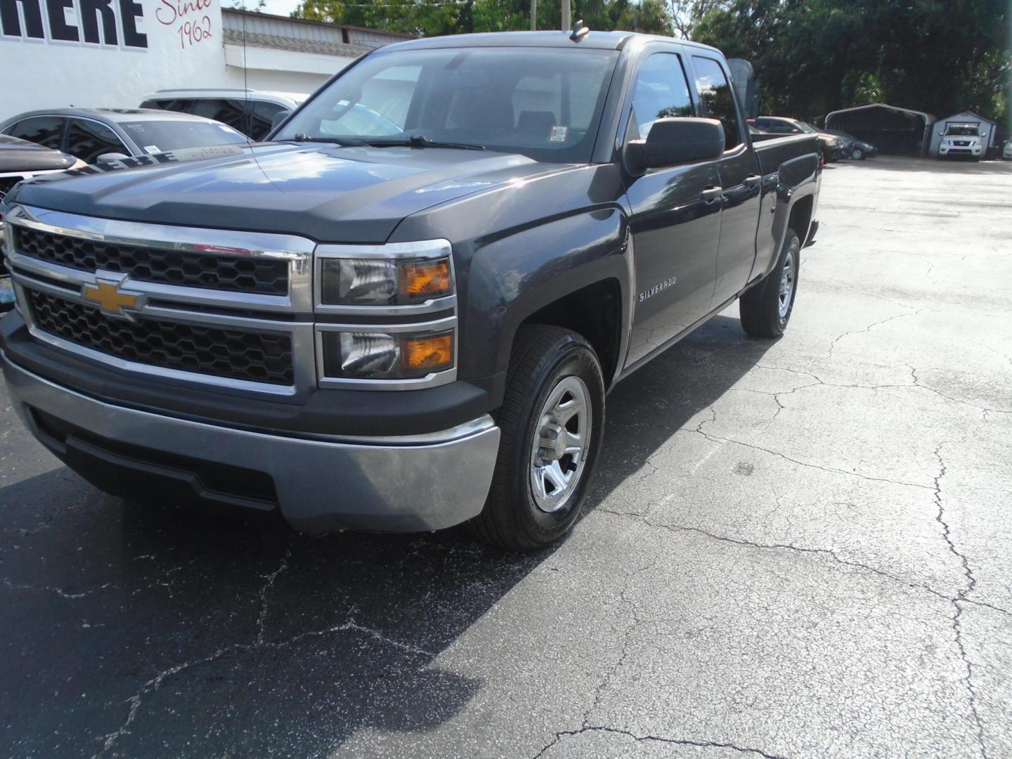 2014 BLACK /Beige Chevrolet Silverado 1500 Work Truck 1WT Double Cab 2WD (1GCRCPEH2EZ) with an 4.3L V6 OHV 12V engine, 6-Speed Automatic transmission, located at 6112 N Florida Avenue, Tampa, FL, 33604, (888) 521-5131, 27.954929, -82.459534 - 499$ DOWN PLUS TAX & TAG. - Photo#1