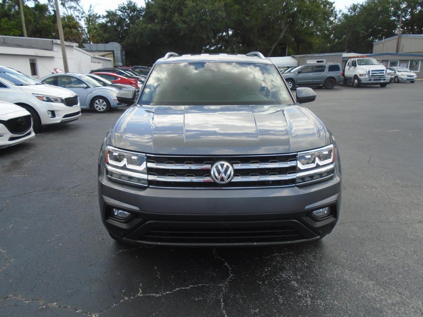 2018 GRAY /Black Volkswagen Atlas V6 SE w/Technology (1V2DR2CA3JC) with an 3.6L V6 DOHC 24V engine, 8A transmission, located at 6112 N Florida Avenue, Tampa, FL, 33604, (888) 521-5131, 27.954929, -82.459534 - 499$ DOWN PLUS TAX & TAG. - Photo#1