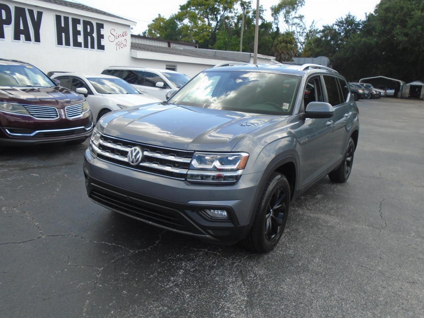 2018 GRAY /Black Volkswagen Atlas V6 SE w/Technology (1V2DR2CA3JC) with an 3.6L V6 DOHC 24V engine, 8A transmission, located at 6112 N Florida Avenue, Tampa, FL, 33604, (888) 521-5131, 27.954929, -82.459534 - 499$ DOWN PLUS TAX & TAG. - Photo#2