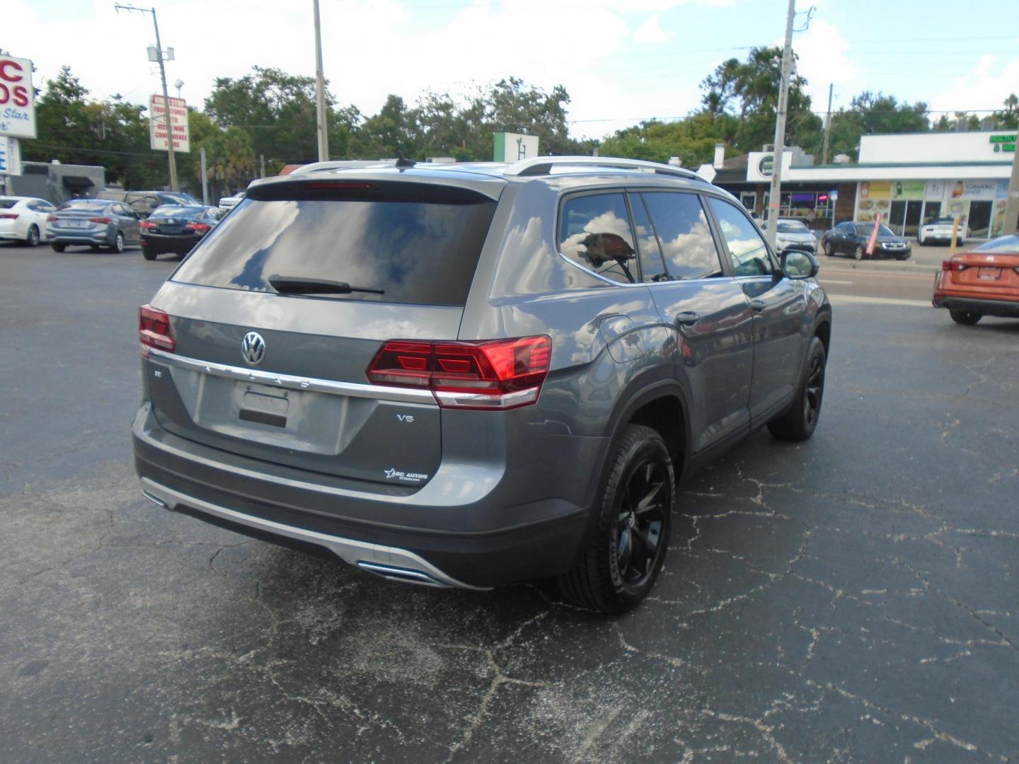 2018 GRAY /Black Volkswagen Atlas V6 SE w/Technology (1V2DR2CA3JC) with an 3.6L V6 DOHC 24V engine, 8A transmission, located at 6112 N Florida Avenue, Tampa, FL, 33604, (888) 521-5131, 27.954929, -82.459534 - 499$ DOWN PLUS TAX & TAG. - Photo#6