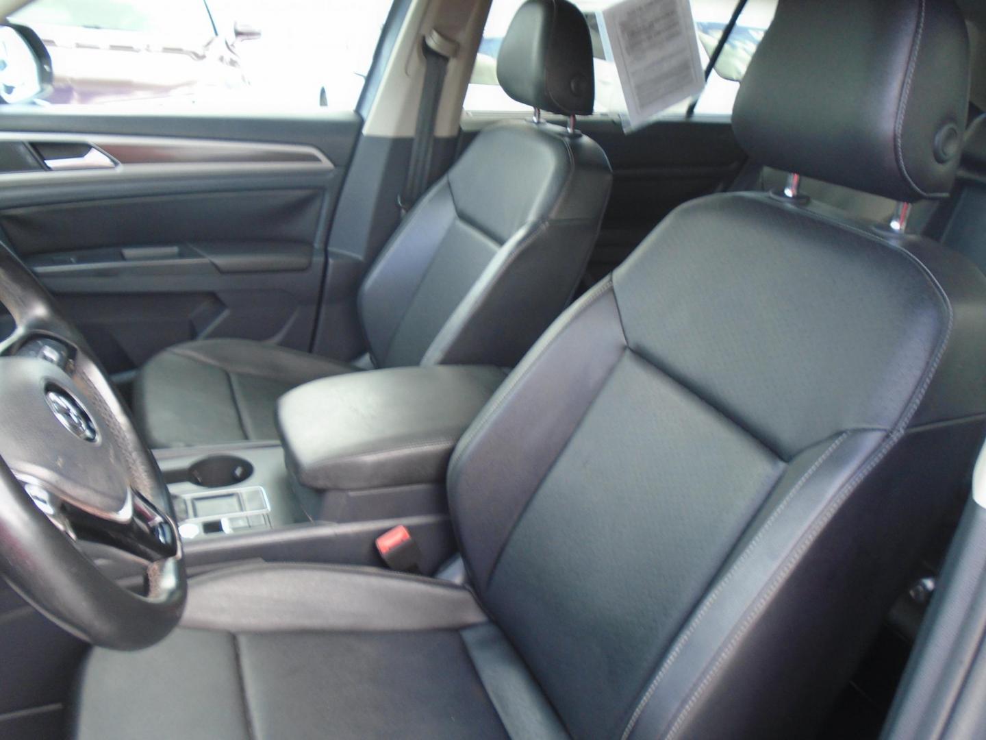 2018 GRAY /Black Volkswagen Atlas V6 SE w/Technology (1V2DR2CA3JC) with an 3.6L V6 DOHC 24V engine, 8A transmission, located at 6112 N Florida Avenue, Tampa, FL, 33604, (888) 521-5131, 27.954929, -82.459534 - 499$ DOWN PLUS TAX & TAG. - Photo#10