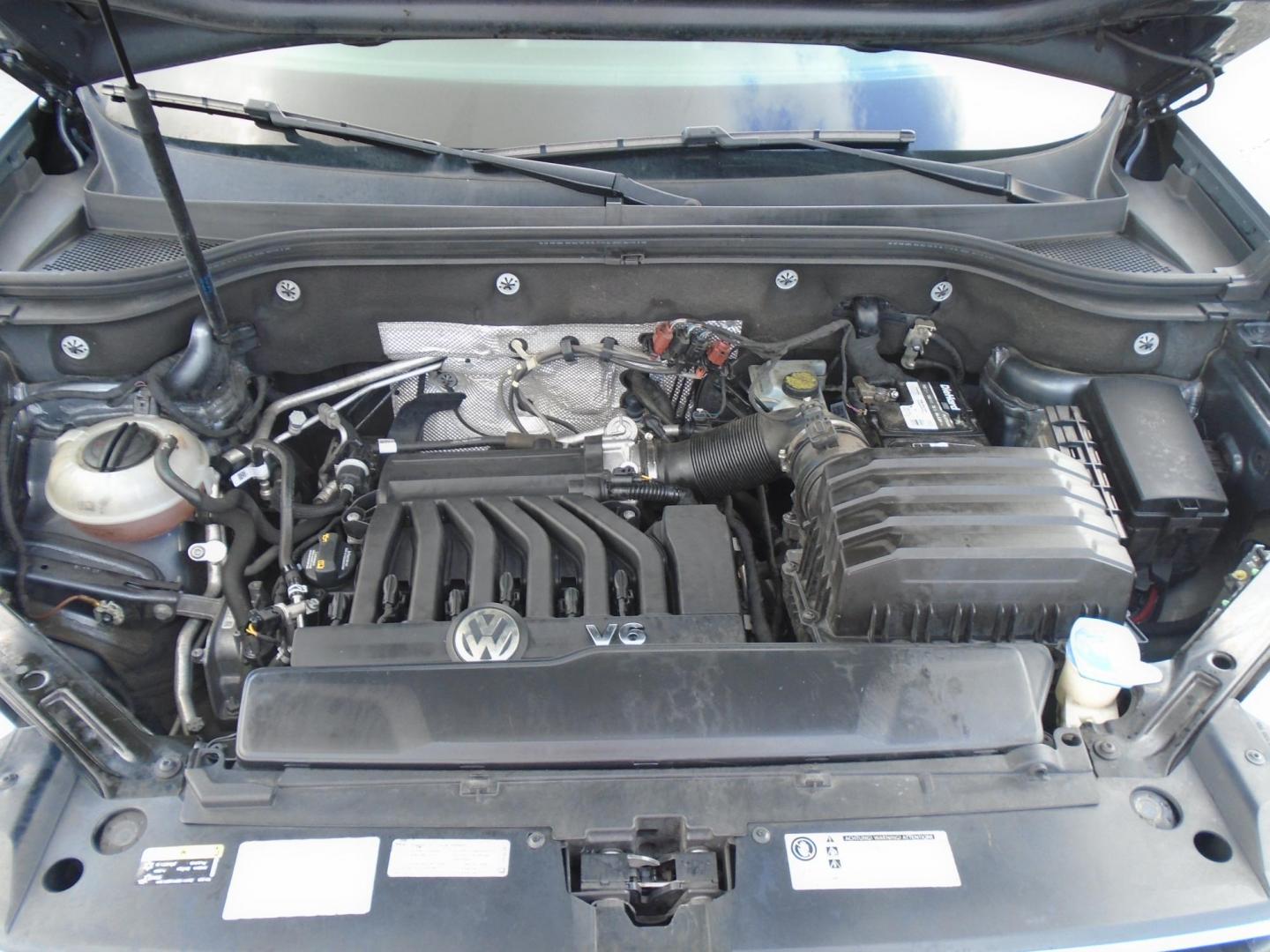 2018 GRAY /Black Volkswagen Atlas V6 SE w/Technology (1V2DR2CA3JC) with an 3.6L V6 DOHC 24V engine, 8A transmission, located at 6112 N Florida Avenue, Tampa, FL, 33604, (888) 521-5131, 27.954929, -82.459534 - 499$ DOWN PLUS TAX & TAG. - Photo#16