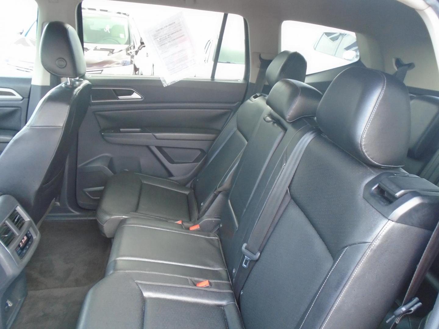 2018 GRAY /Black Volkswagen Atlas V6 SE w/Technology (1V2DR2CA3JC) with an 3.6L V6 DOHC 24V engine, 8A transmission, located at 6112 N Florida Avenue, Tampa, FL, 33604, (888) 521-5131, 27.954929, -82.459534 - 499$ DOWN PLUS TAX & TAG. - Photo#11