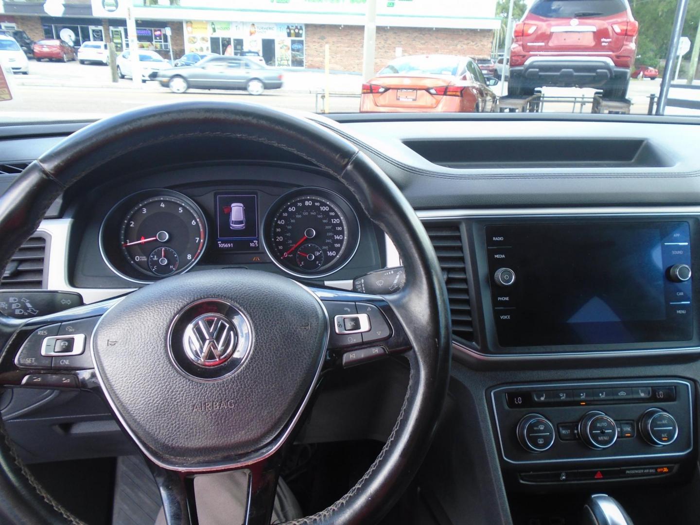 2018 GRAY /Black Volkswagen Atlas V6 SE w/Technology (1V2DR2CA3JC) with an 3.6L V6 DOHC 24V engine, 8A transmission, located at 6112 N Florida Avenue, Tampa, FL, 33604, (888) 521-5131, 27.954929, -82.459534 - 499$ DOWN PLUS TAX & TAG. - Photo#13