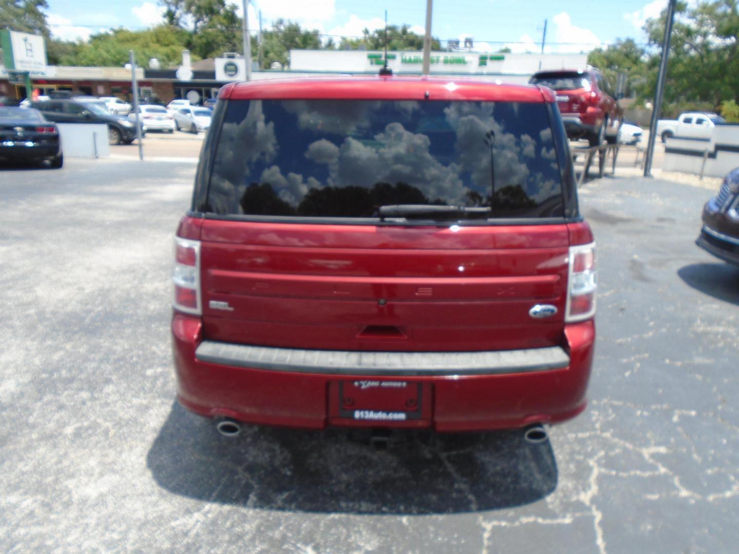 2015 RED /Beige Ford Flex SEL FWD (2FMGK5C8XFB) with an 3.5L V6 DOHC 24V engine, 6-Speed Automatic Overdrive transmission, located at 6112 N Florida Avenue, Tampa, FL, 33604, (888) 521-5131, 27.954929, -82.459534 - 499$ DOWN PLUS TAX & TAG. - Photo#4