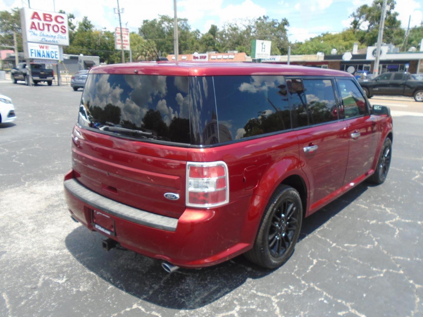 2015 RED /Beige Ford Flex SEL FWD (2FMGK5C8XFB) with an 3.5L V6 DOHC 24V engine, 6-Speed Automatic Overdrive transmission, located at 6112 N Florida Avenue, Tampa, FL, 33604, (888) 521-5131, 27.954929, -82.459534 - 499$ DOWN PLUS TAX & TAG. - Photo#5