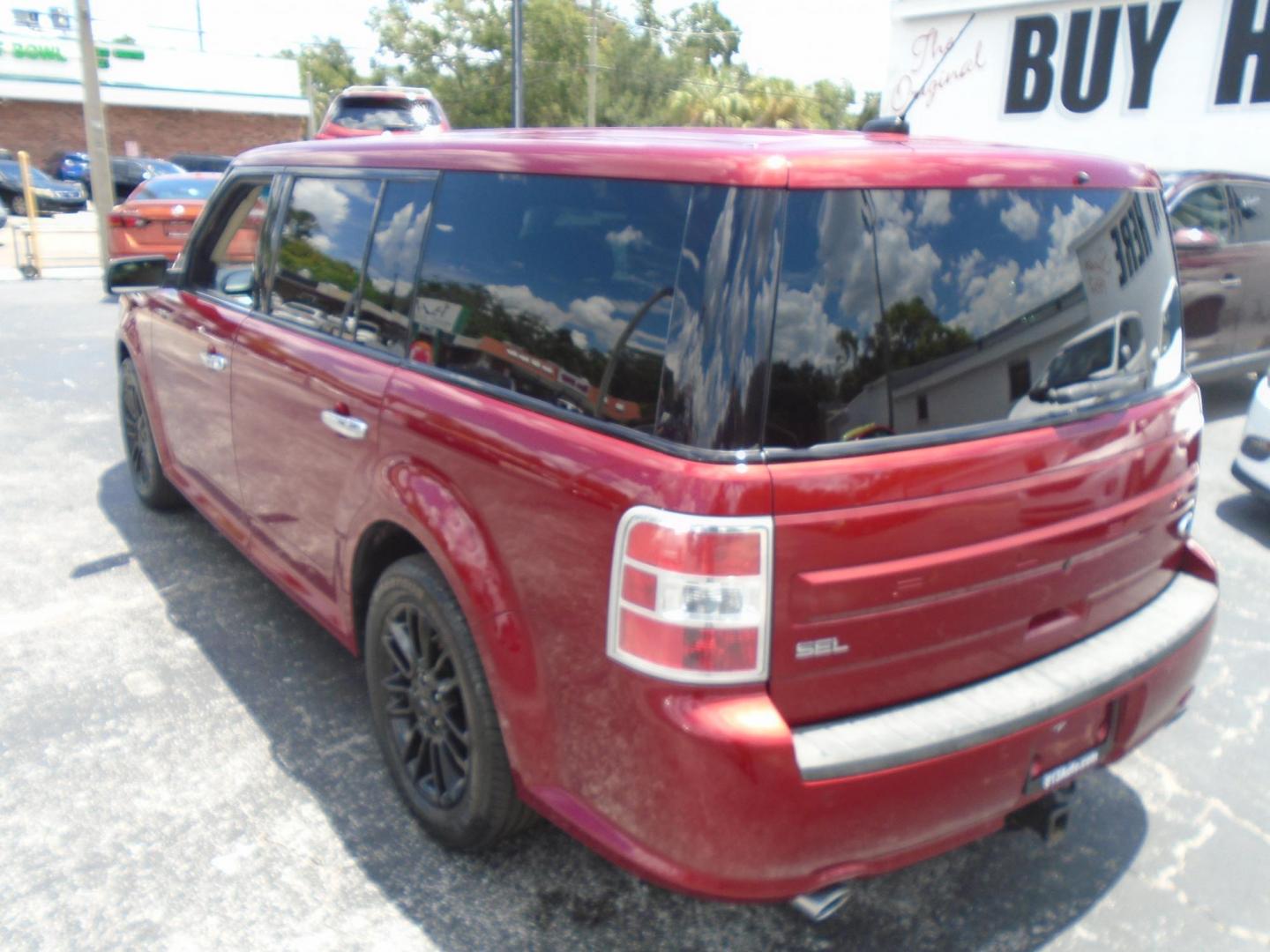 2015 RED /Beige Ford Flex SEL FWD (2FMGK5C8XFB) with an 3.5L V6 DOHC 24V engine, 6-Speed Automatic Overdrive transmission, located at 6112 N Florida Avenue, Tampa, FL, 33604, (888) 521-5131, 27.954929, -82.459534 - 499$ DOWN PLUS TAX & TAG. - Photo#6