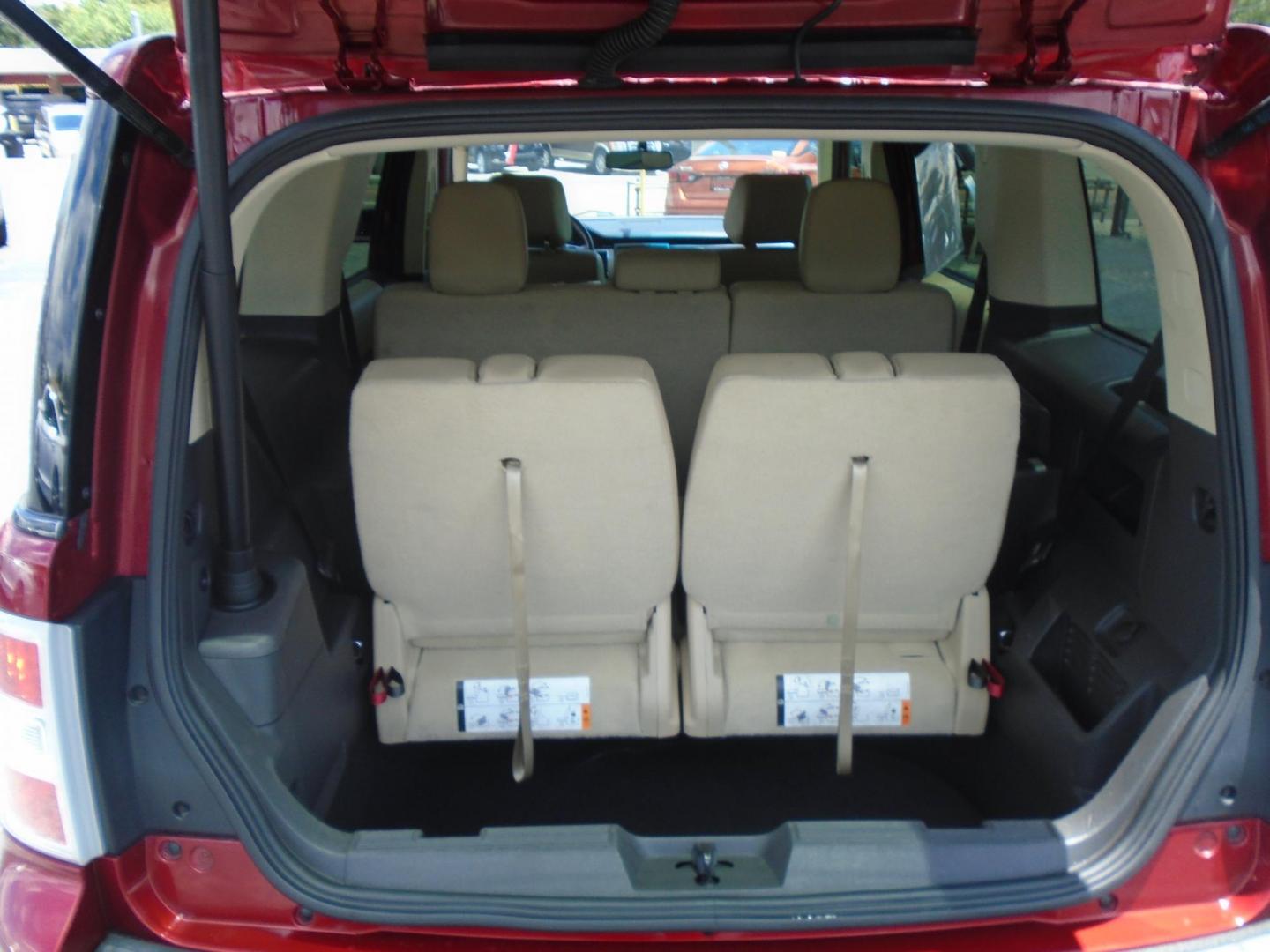 2015 RED /Beige Ford Flex SEL FWD (2FMGK5C8XFB) with an 3.5L V6 DOHC 24V engine, 6-Speed Automatic Overdrive transmission, located at 6112 N Florida Avenue, Tampa, FL, 33604, (888) 521-5131, 27.954929, -82.459534 - 499$ DOWN PLUS TAX & TAG. - Photo#8