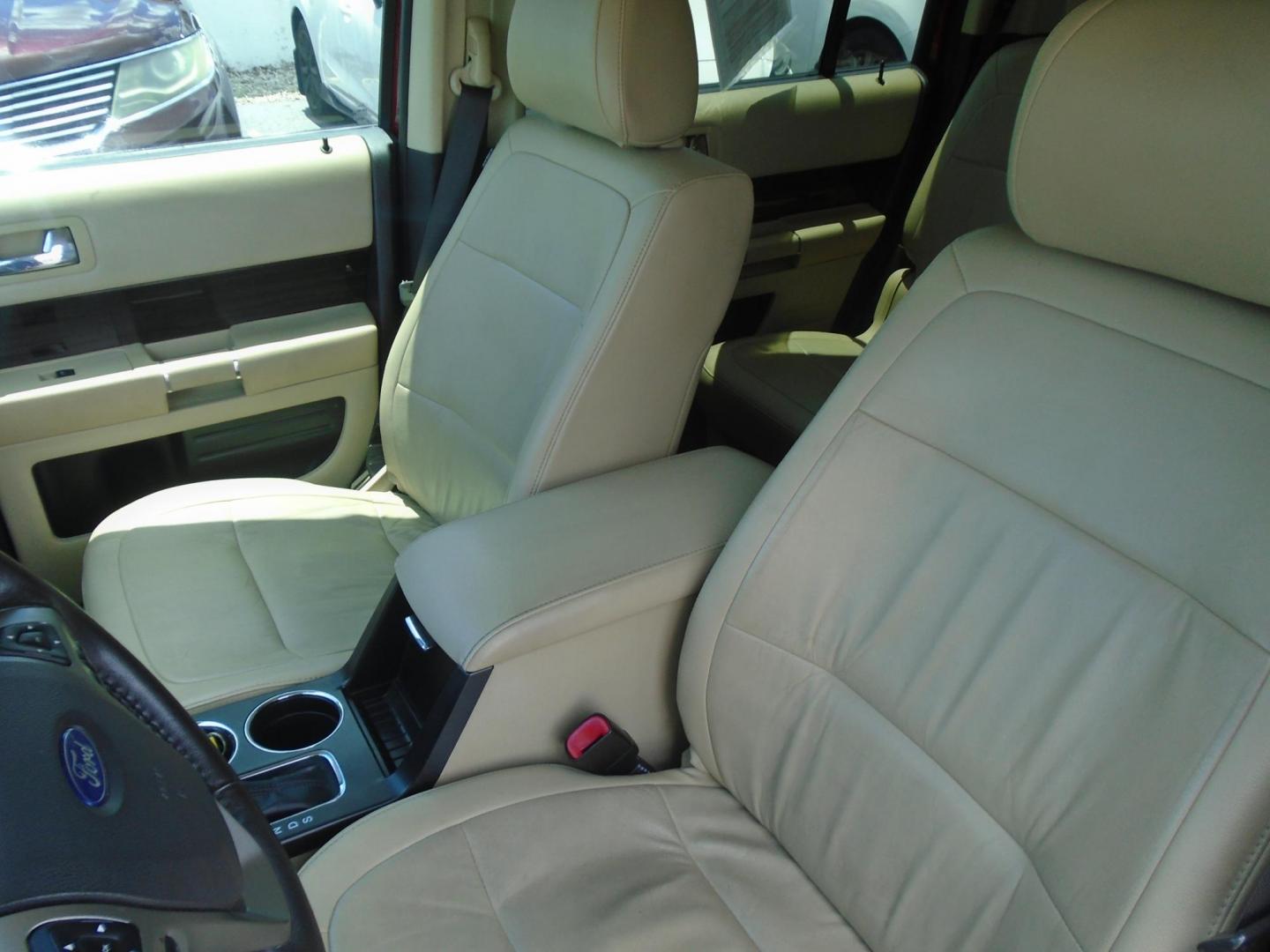 2015 RED /Beige Ford Flex SEL FWD (2FMGK5C8XFB) with an 3.5L V6 DOHC 24V engine, 6-Speed Automatic Overdrive transmission, located at 6112 N Florida Avenue, Tampa, FL, 33604, (888) 521-5131, 27.954929, -82.459534 - 499$ DOWN PLUS TAX & TAG. - Photo#11