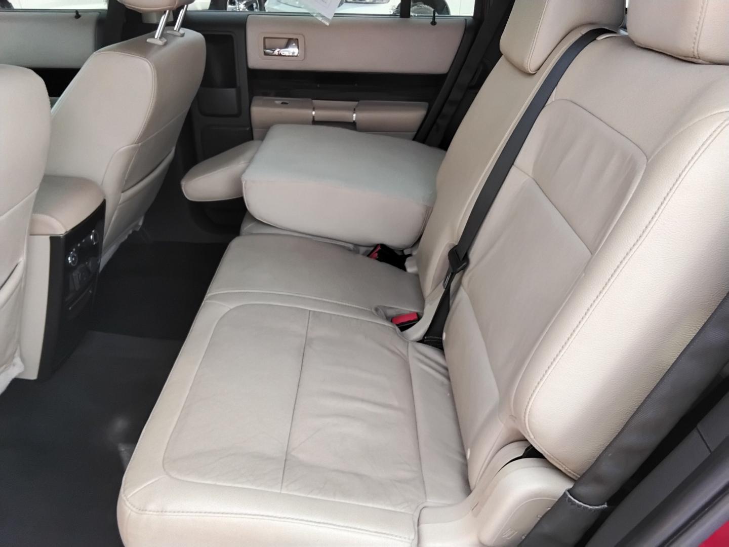 2015 RED /Beige Ford Flex SEL FWD (2FMGK5C8XFB) with an 3.5L V6 DOHC 24V engine, 6-Speed Automatic Overdrive transmission, located at 6112 N Florida Avenue, Tampa, FL, 33604, (888) 521-5131, 27.954929, -82.459534 - $499 DOWN PLUS TAX & TAG.- Photo#7