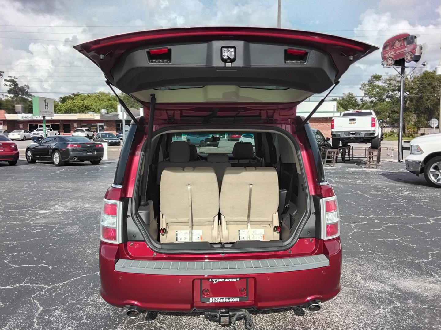 2015 RED /Beige Ford Flex SEL FWD (2FMGK5C8XFB) with an 3.5L V6 DOHC 24V engine, 6-Speed Automatic Overdrive transmission, located at 6112 N Florida Avenue, Tampa, FL, 33604, (888) 521-5131, 27.954929, -82.459534 - $499 DOWN PLUS TAX & TAG.- Photo#4