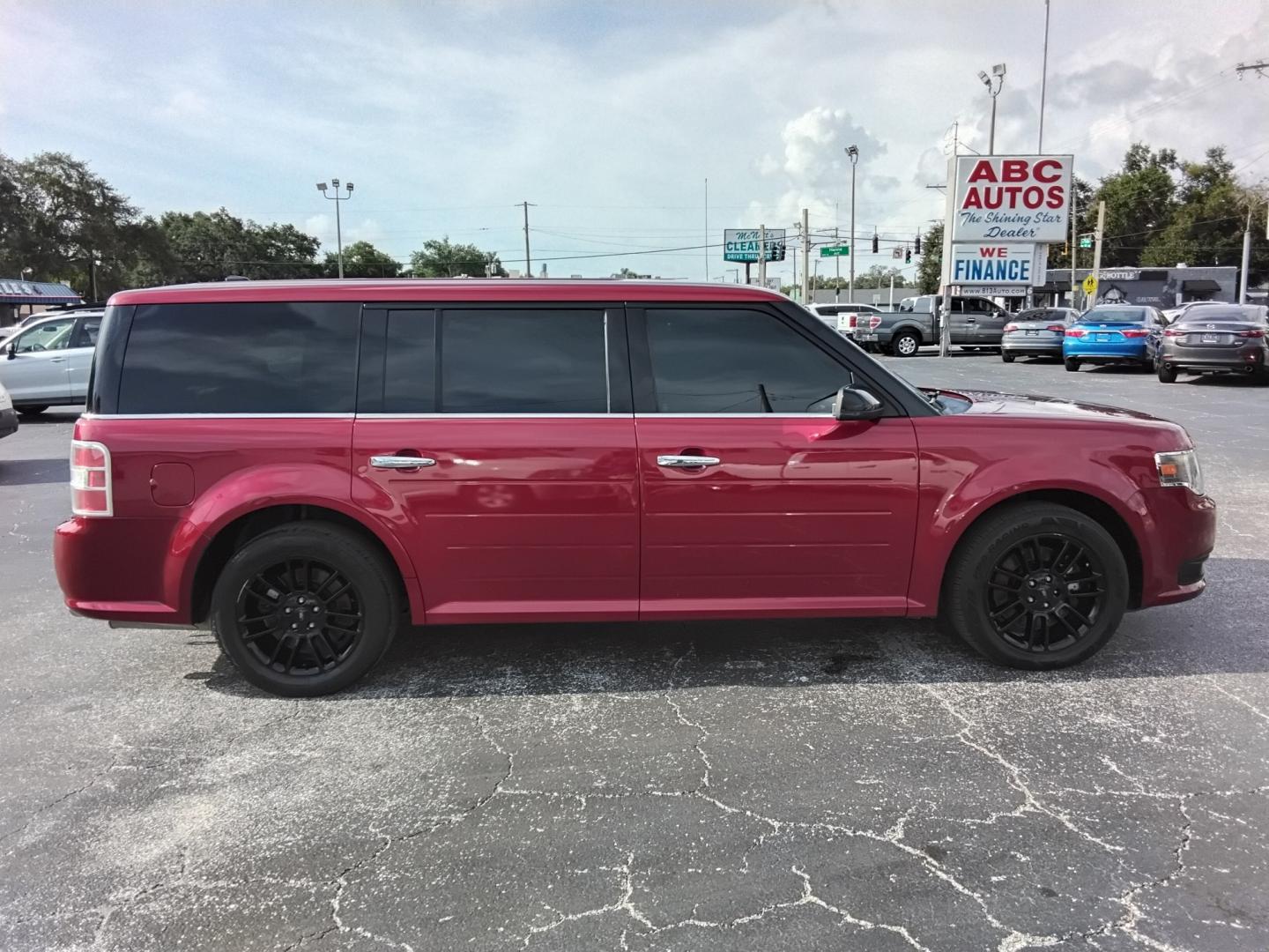 2015 RED /Beige Ford Flex SEL FWD (2FMGK5C8XFB) with an 3.5L V6 DOHC 24V engine, 6-Speed Automatic Overdrive transmission, located at 6112 N Florida Avenue, Tampa, FL, 33604, (888) 521-5131, 27.954929, -82.459534 - $499 DOWN PLUS TAX & TAG.- Photo#1