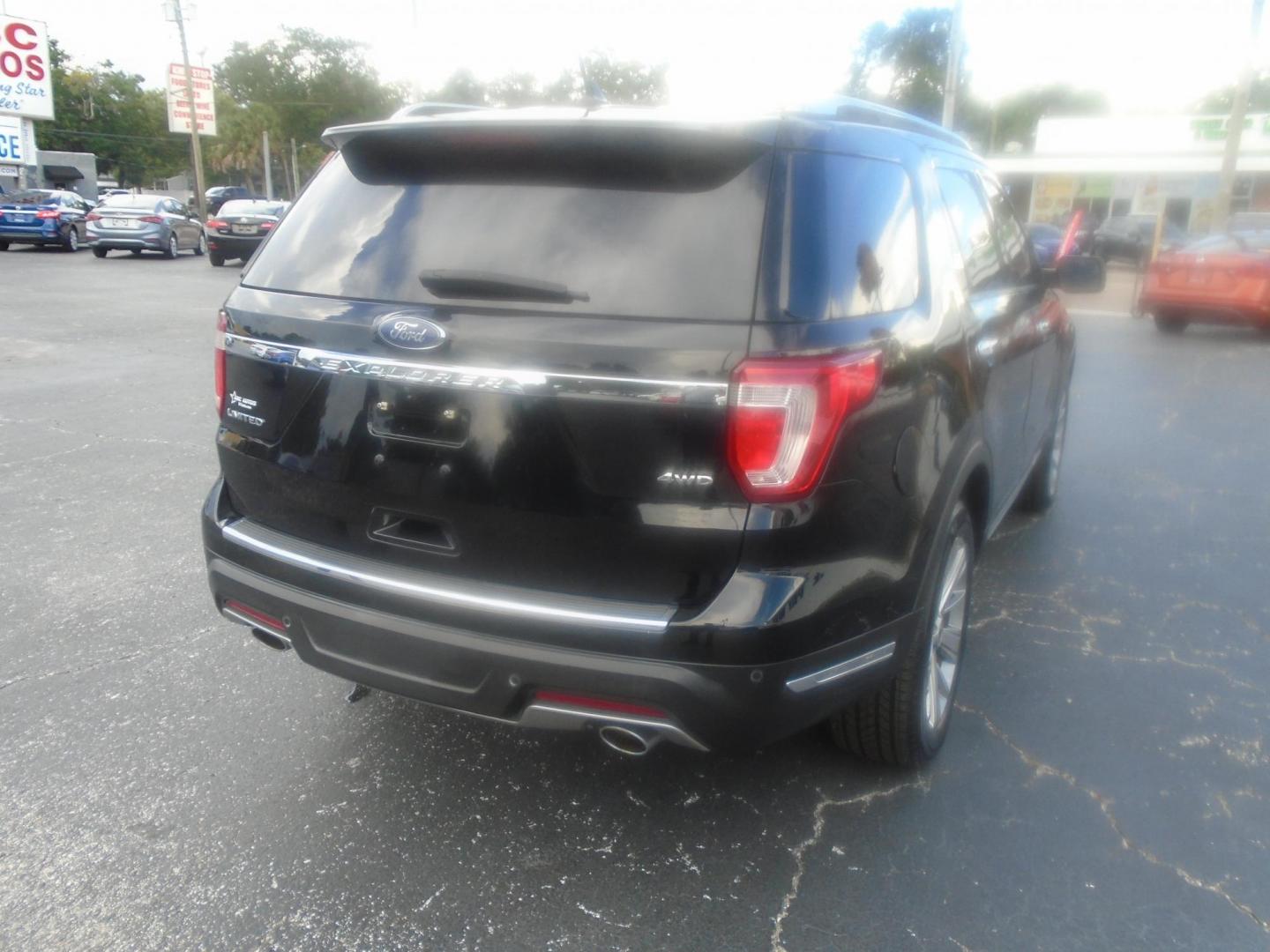 2018 BLACK /Black Ford Explorer Limited 4WD (1FM5K8F82JG) with an 3.5L V6 DOHC 24V engine, 6A transmission, located at 6112 N Florida Avenue, Tampa, FL, 33604, (888) 521-5131, 27.954929, -82.459534 - 499$ DOWN PLUS TAX & TAG - Photo#5