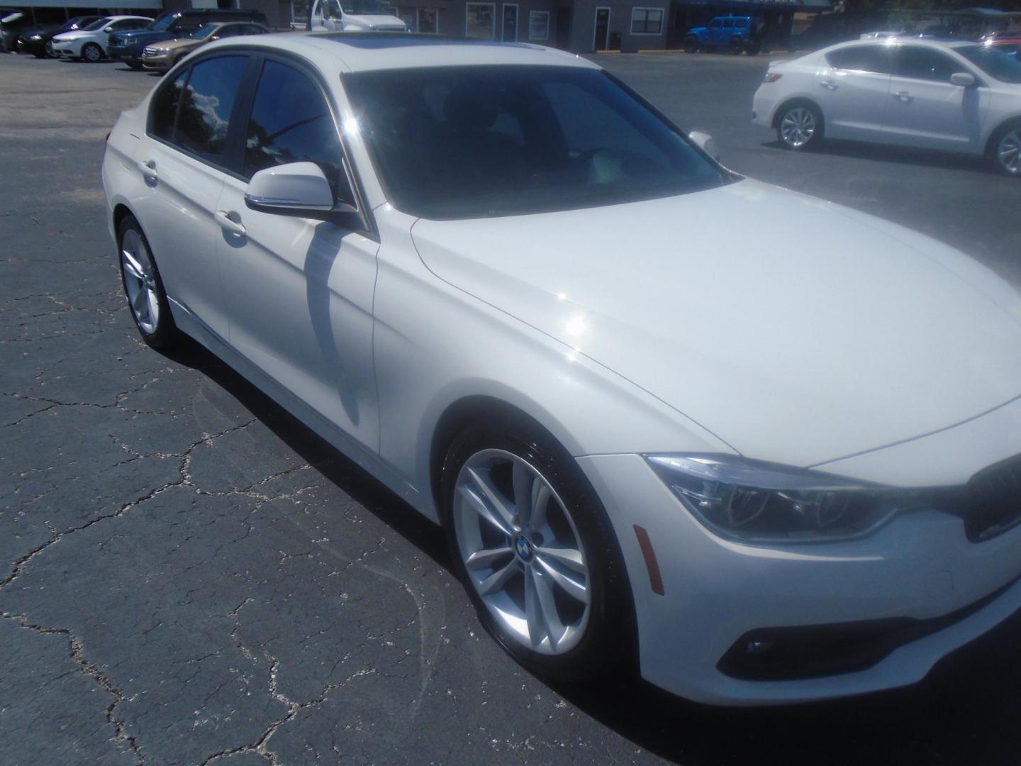 2018 White /Black BMW 3-Series 320i Sedan (WBA8A9C55JA) with an 2.0L L4 DOHC 16V engine, 8A transmission, located at 6112 N Florida Avenue, Tampa, FL, 33604, (888) 521-5131, 27.954929, -82.459534 - 499$ DOWN PLUS TAG & TAX. - Photo#6
