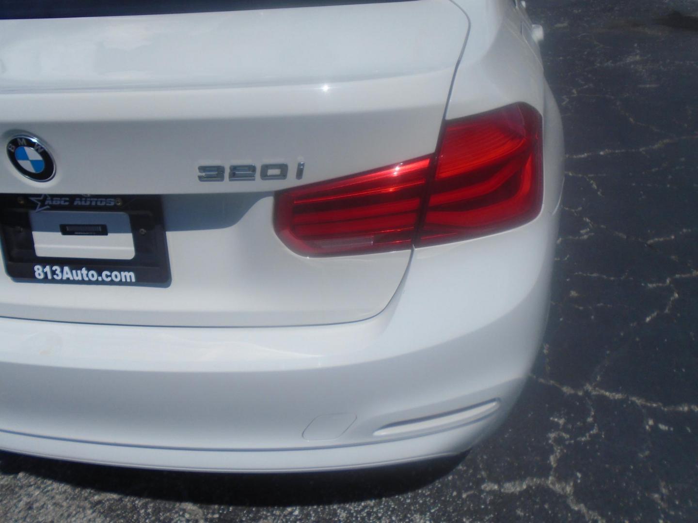 2018 White /Black BMW 3-Series 320i Sedan (WBA8A9C55JA) with an 2.0L L4 DOHC 16V engine, 8A transmission, located at 6112 N Florida Avenue, Tampa, FL, 33604, (888) 521-5131, 27.954929, -82.459534 - 499$ DOWN PLUS TAG & TAX. - Photo#9
