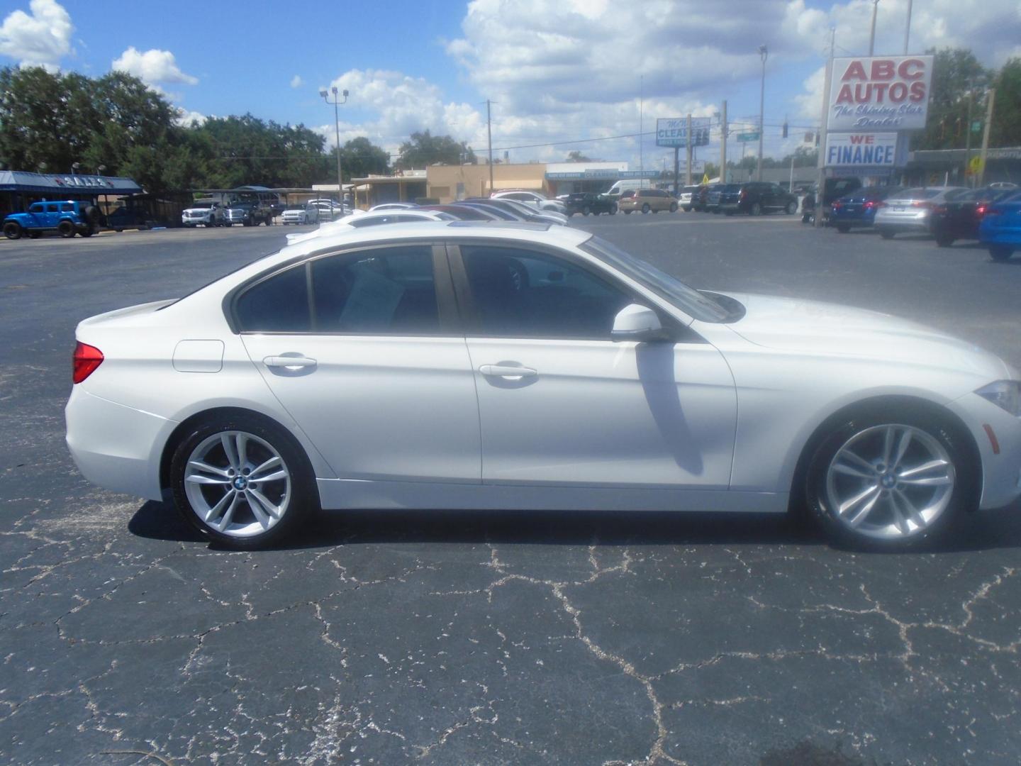 2018 White /Black BMW 3-Series 320i Sedan (WBA8A9C55JA) with an 2.0L L4 DOHC 16V engine, 8A transmission, located at 6112 N Florida Avenue, Tampa, FL, 33604, (888) 521-5131, 27.954929, -82.459534 - 499$ DOWN PLUS TAG & TAX. - Photo#7