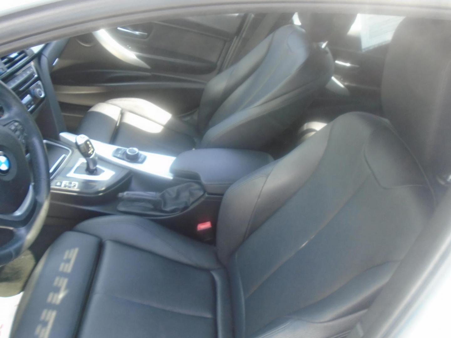 2018 White /Black BMW 3-Series 320i Sedan (WBA8A9C55JA) with an 2.0L L4 DOHC 16V engine, 8A transmission, located at 6112 N Florida Avenue, Tampa, FL, 33604, (888) 521-5131, 27.954929, -82.459534 - 499$ DOWN PLUS TAG & TAX. - Photo#15