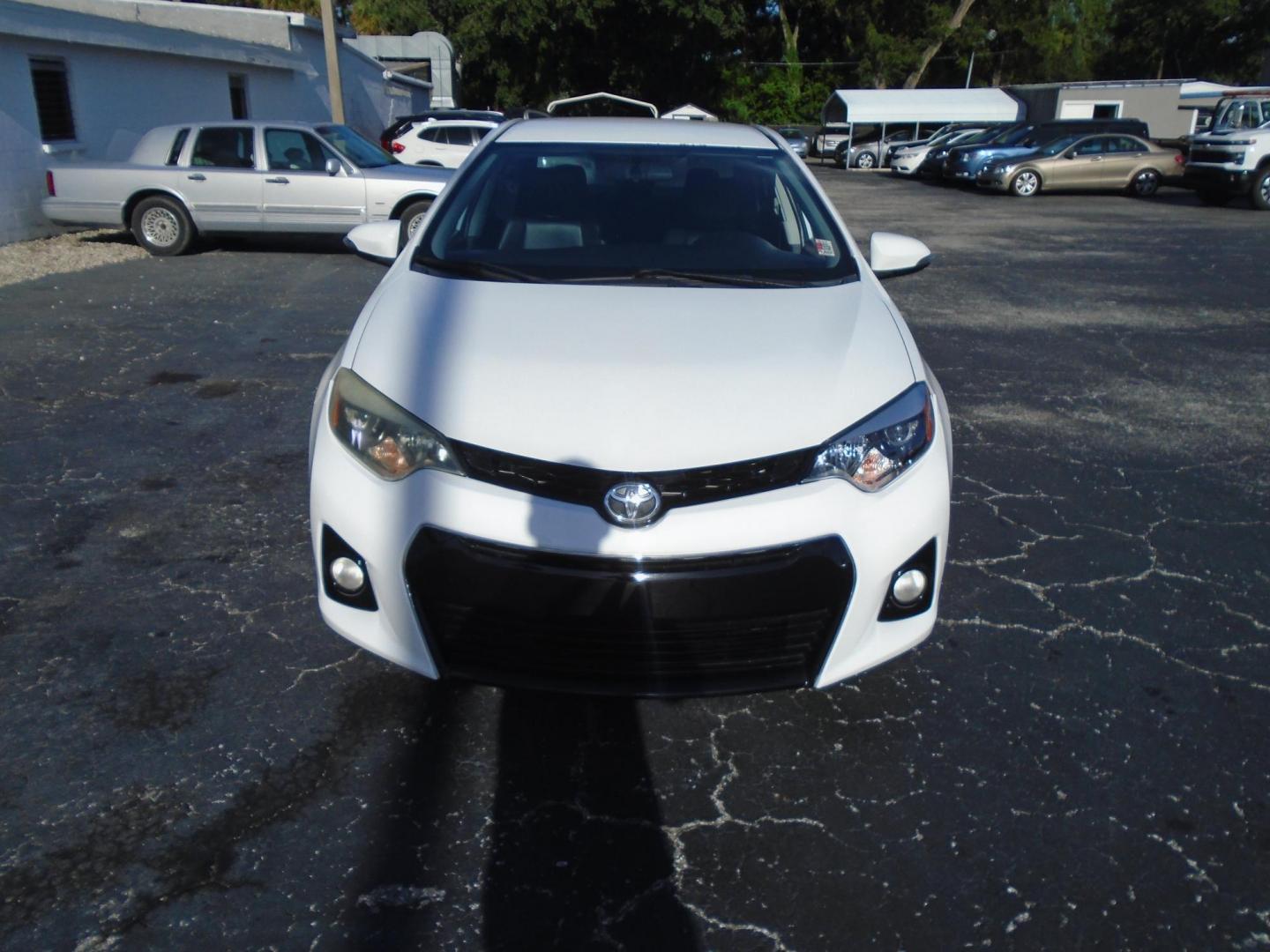 2016 White /GREY Toyota Corolla L 4-Speed AT (5YFBURHE9GP) with an 1.8L L4 DOHC 16V engine, 4A transmission, located at 6112 N Florida Avenue, Tampa, FL, 33604, (888) 521-5131, 27.954929, -82.459534 - 499$ down plus tax & tag. - Photo#1