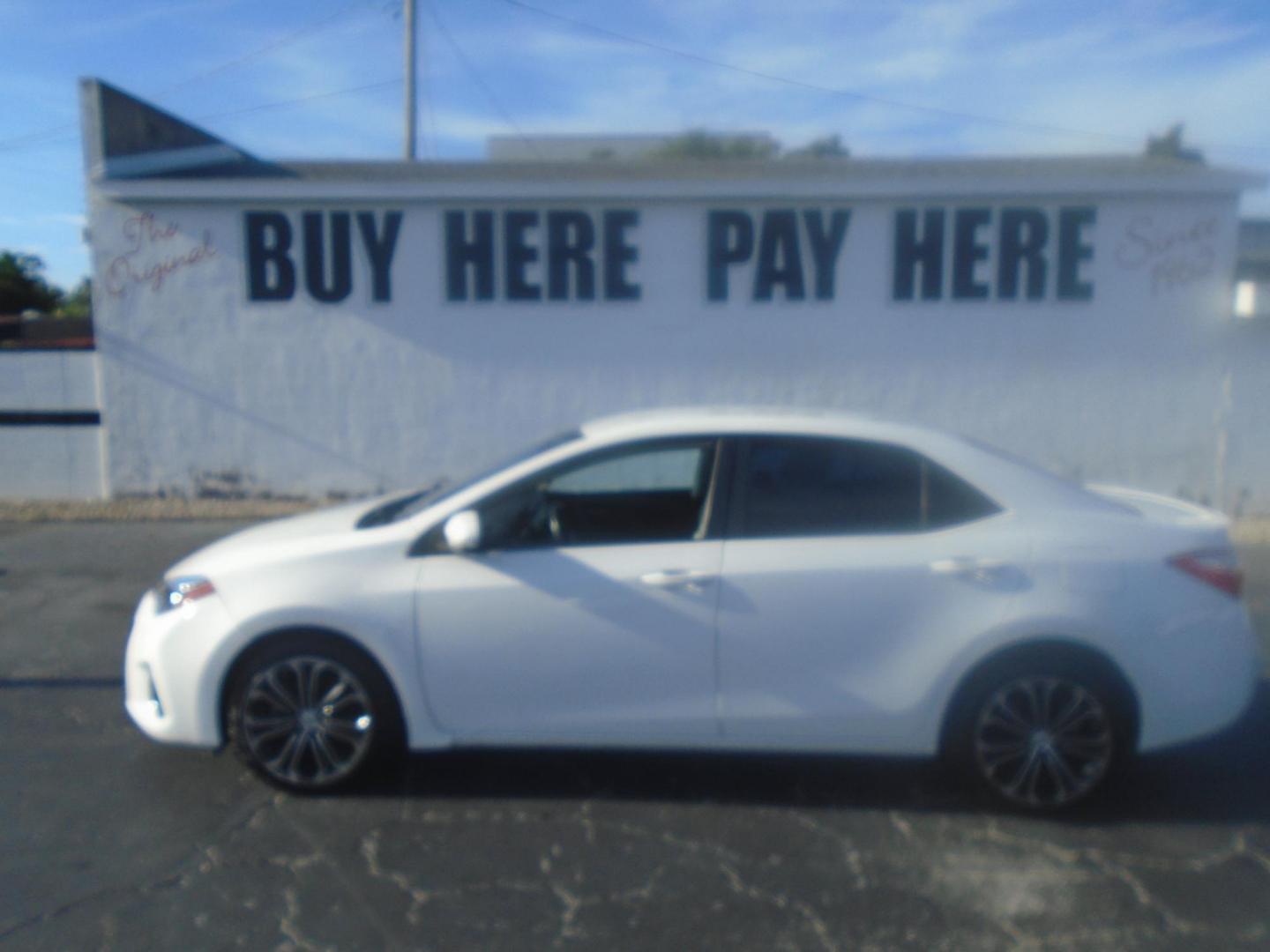2016 White /GREY Toyota Corolla L 4-Speed AT (5YFBURHE9GP) with an 1.8L L4 DOHC 16V engine, 4A transmission, located at 6112 N Florida Avenue, Tampa, FL, 33604, (888) 521-5131, 27.954929, -82.459534 - 499$ down plus tax & tag. - Photo#0