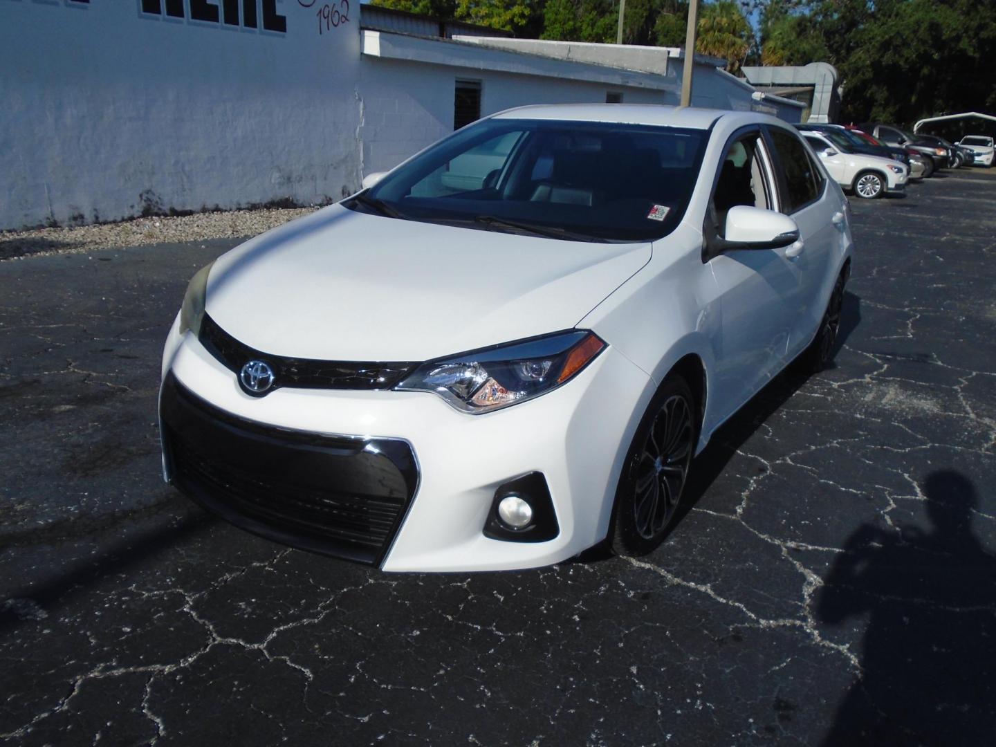 2016 White /GREY Toyota Corolla L 4-Speed AT (5YFBURHE9GP) with an 1.8L L4 DOHC 16V engine, 4A transmission, located at 6112 N Florida Avenue, Tampa, FL, 33604, (888) 521-5131, 27.954929, -82.459534 - 499$ down plus tax & tag. - Photo#2