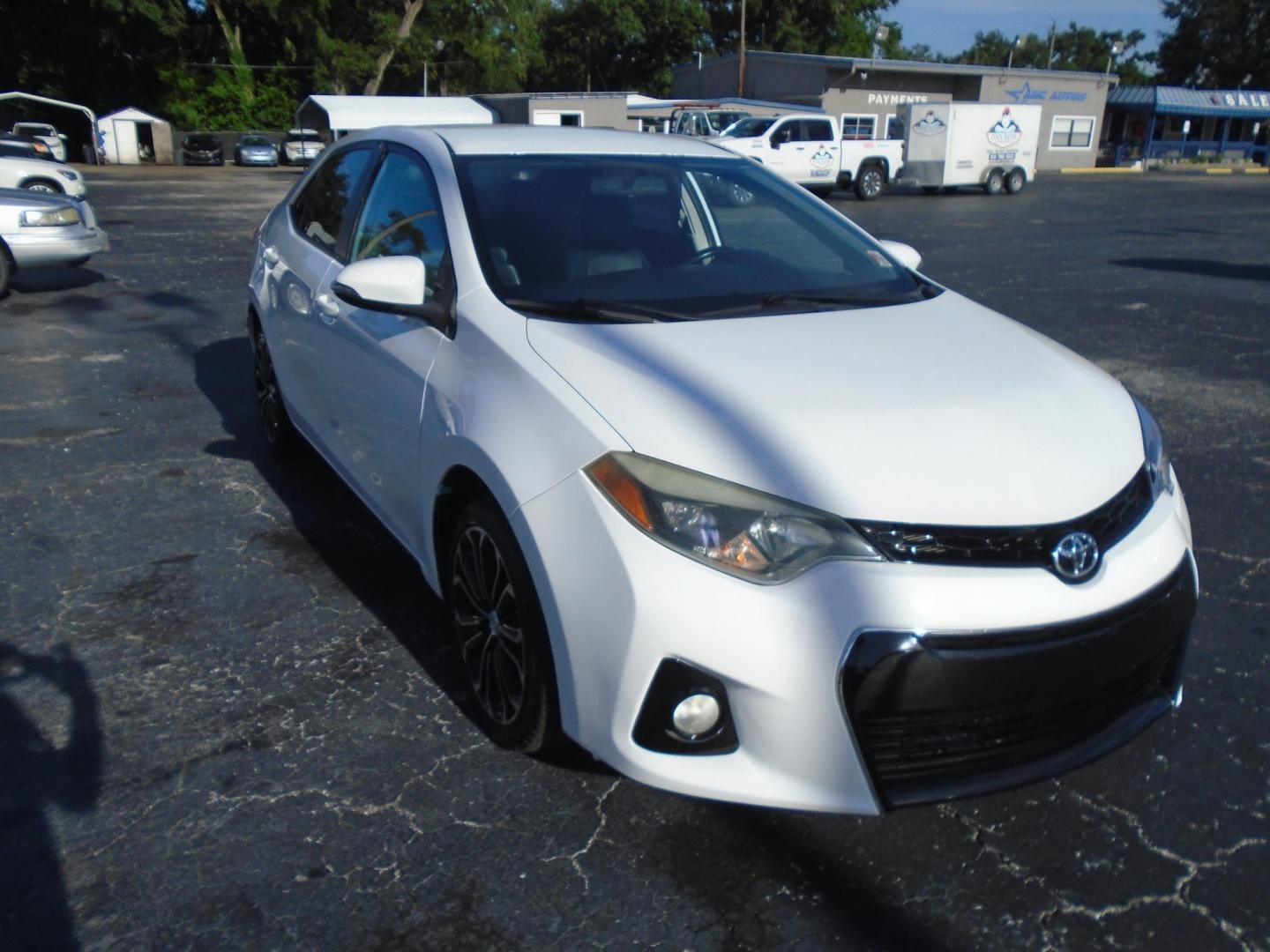 2016 White /GREY Toyota Corolla L 4-Speed AT (5YFBURHE9GP) with an 1.8L L4 DOHC 16V engine, 4A transmission, located at 6112 N Florida Avenue, Tampa, FL, 33604, (888) 521-5131, 27.954929, -82.459534 - 499$ down plus tax & tag. - Photo#3