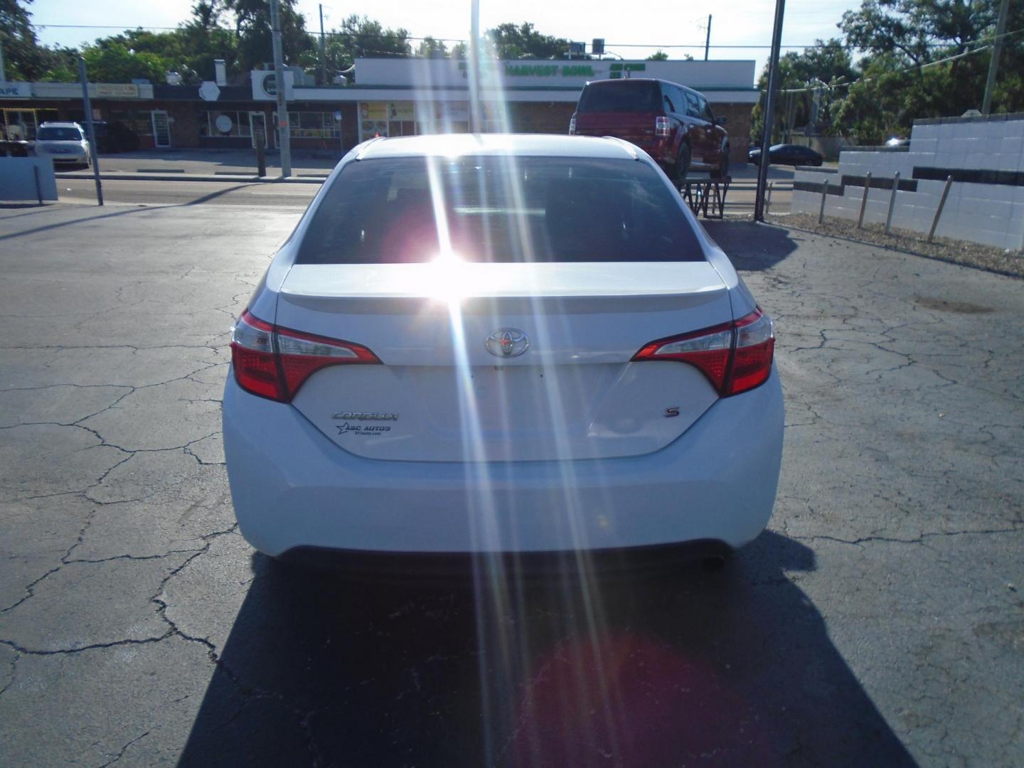 2016 White /GREY Toyota Corolla L 4-Speed AT (5YFBURHE9GP) with an 1.8L L4 DOHC 16V engine, 4A transmission, located at 6112 N Florida Avenue, Tampa, FL, 33604, (888) 521-5131, 27.954929, -82.459534 - 499$ down plus tax & tag. - Photo#4