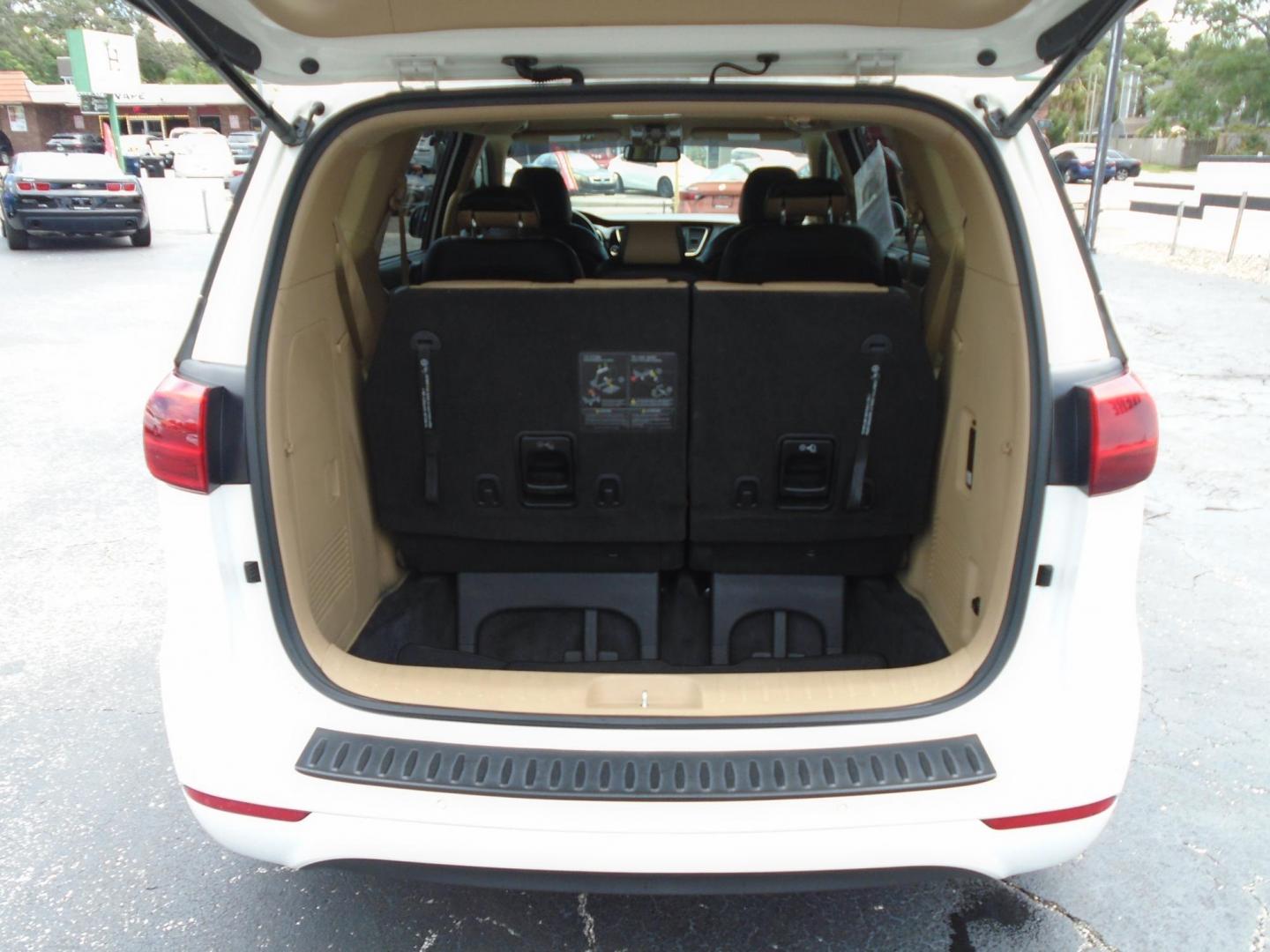 2018 White /Beige Kia Sedona EX (KNDMC5C10J6) with an 3.3L V6 DOHC 24V engine, 6A transmission, located at 6112 N Florida Avenue, Tampa, FL, 33604, (888) 521-5131, 27.954929, -82.459534 - 499$ down plus tax & tag. - Photo#7