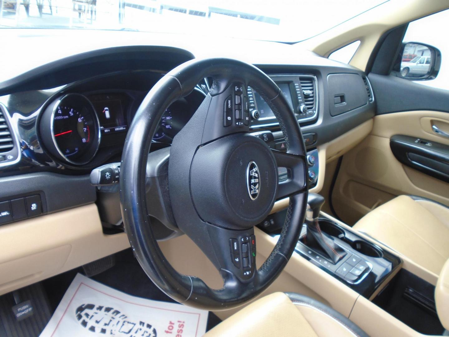 2018 White /Beige Kia Sedona EX (KNDMC5C10J6) with an 3.3L V6 DOHC 24V engine, 6A transmission, located at 6112 N Florida Avenue, Tampa, FL, 33604, (888) 521-5131, 27.954929, -82.459534 - 499$ down plus tax & tag. - Photo#9