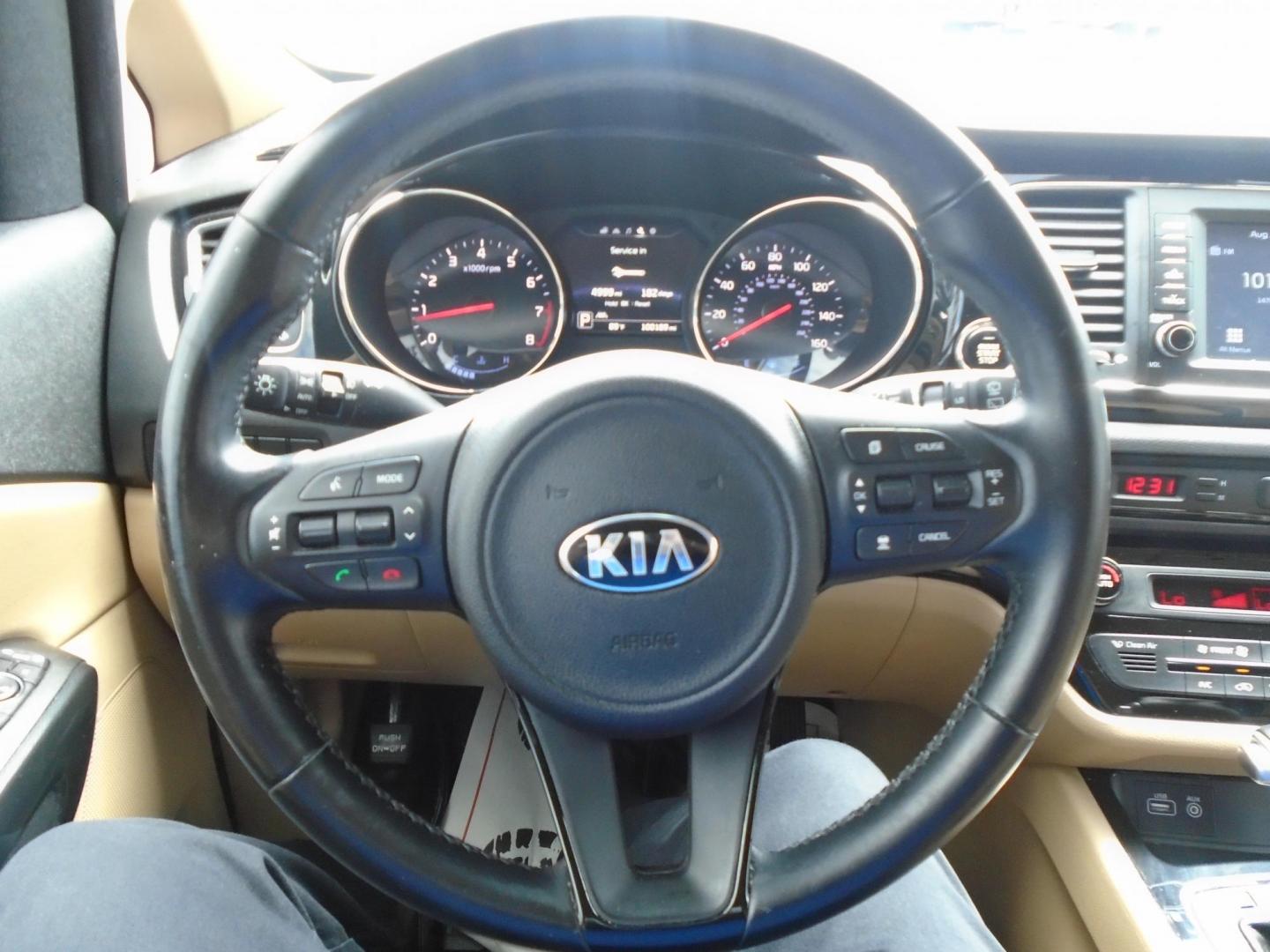 2018 White /Beige Kia Sedona EX (KNDMC5C10J6) with an 3.3L V6 DOHC 24V engine, 6A transmission, located at 6112 N Florida Avenue, Tampa, FL, 33604, (888) 521-5131, 27.954929, -82.459534 - 499$ down plus tax & tag. - Photo#8