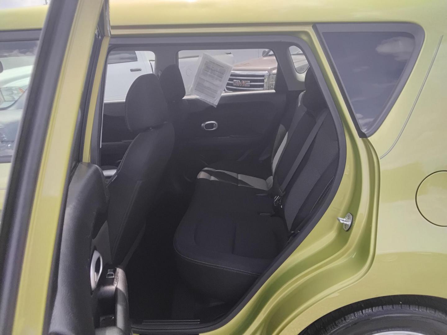 2017 GREEN /Black Kia Soul + (KNDJP3A57H7) with an 2.0L L4 DOHC 16V engine, 6A transmission, located at 5117 SR 674, Wimauma, FL, 33598, (813) 938-5846, 27.712418, -82.322784 - $499 DOWN PLUS TAX & TAG. - Photo#9