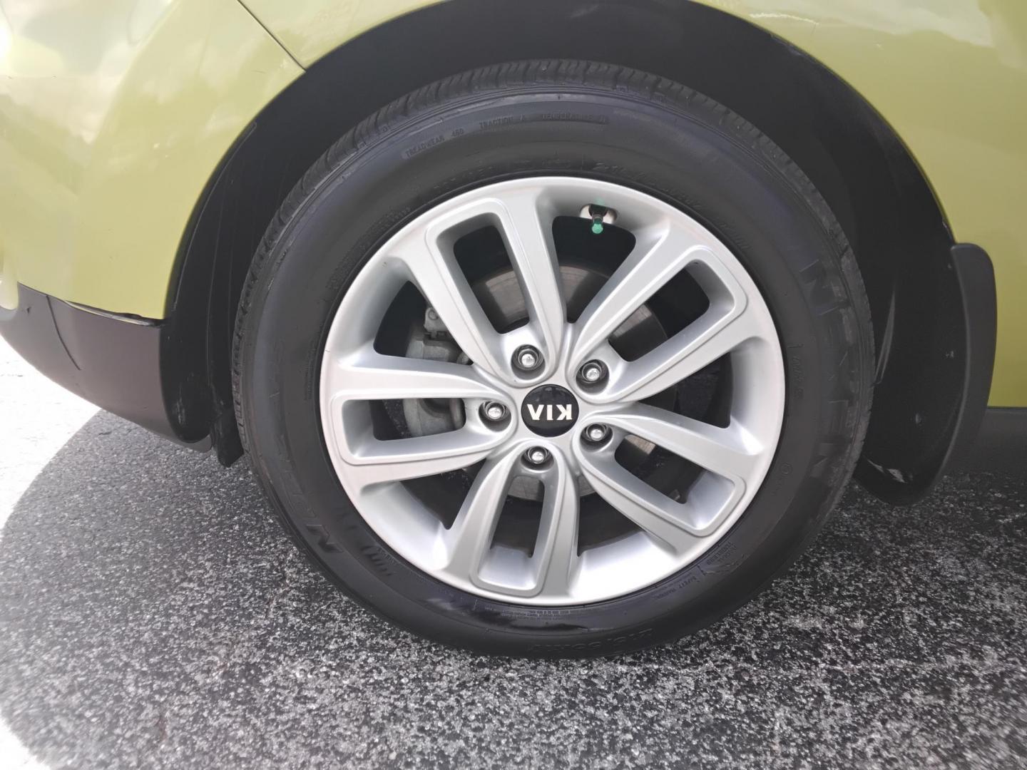 2017 GREEN /Black Kia Soul + (KNDJP3A57H7) with an 2.0L L4 DOHC 16V engine, 6A transmission, located at 5117 SR 674, Wimauma, FL, 33598, (813) 938-5846, 27.712418, -82.322784 - $499 DOWN PLUS TAX & TAG. - Photo#10