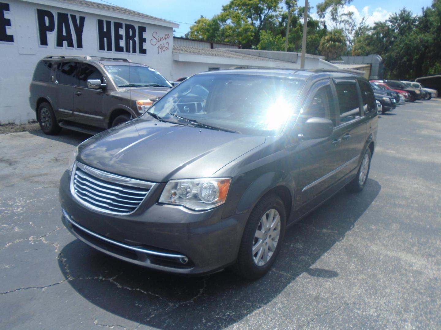 2016 GRAY /Black Chrysler Town & Country Touring (2C4RC1BG0GR) with an 3.6L V6 DOHC 24V engine, 6A transmission, located at 6112 N Florida Avenue, Tampa, FL, 33604, (888) 521-5131, 27.954929, -82.459534 - 499$ down plus tax & tag. - Photo#2