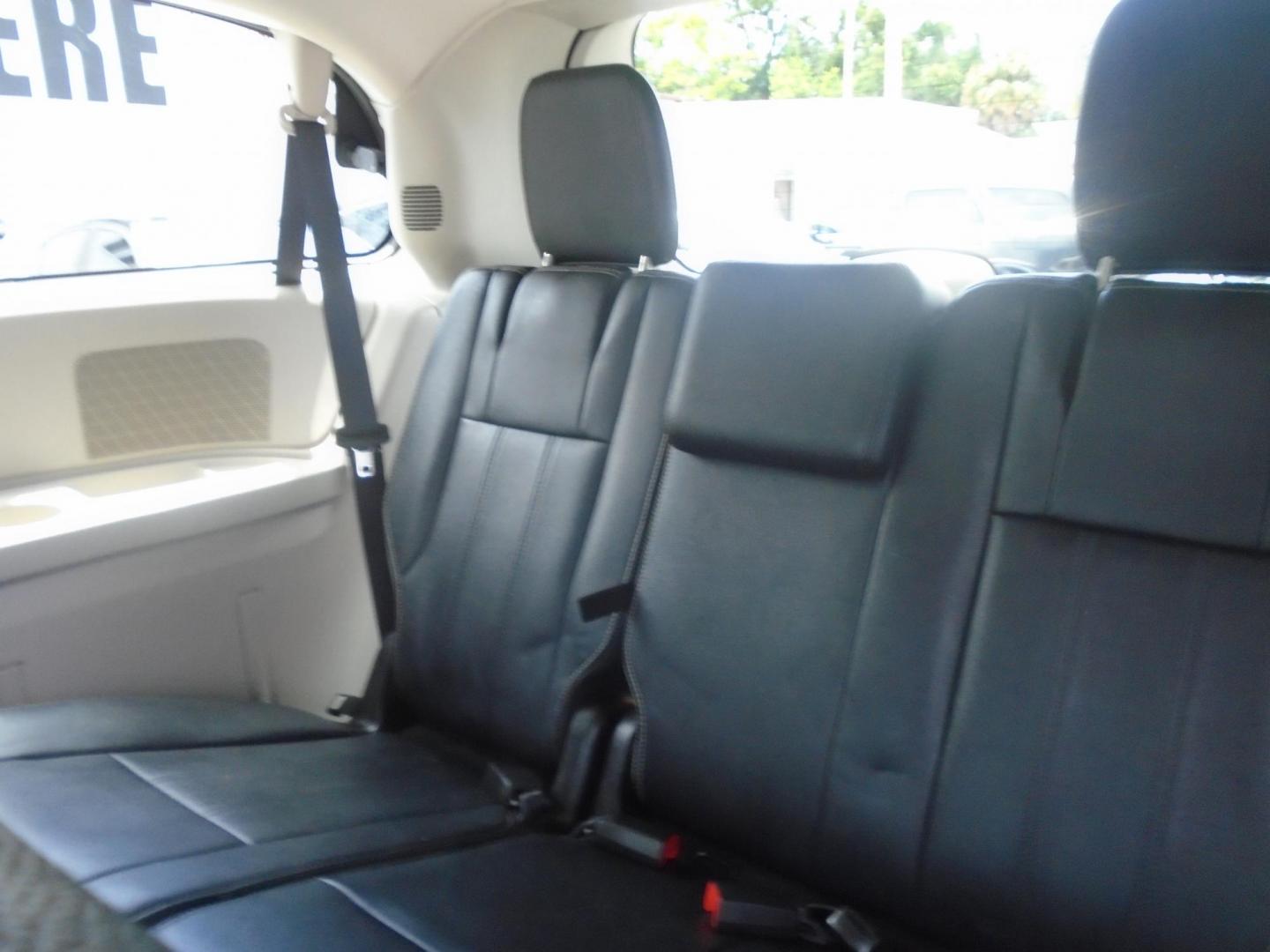2016 GRAY /Black Chrysler Town & Country Touring (2C4RC1BG0GR) with an 3.6L V6 DOHC 24V engine, 6A transmission, located at 6112 N Florida Avenue, Tampa, FL, 33604, (888) 521-5131, 27.954929, -82.459534 - 499$ down plus tax & tag. - Photo#11