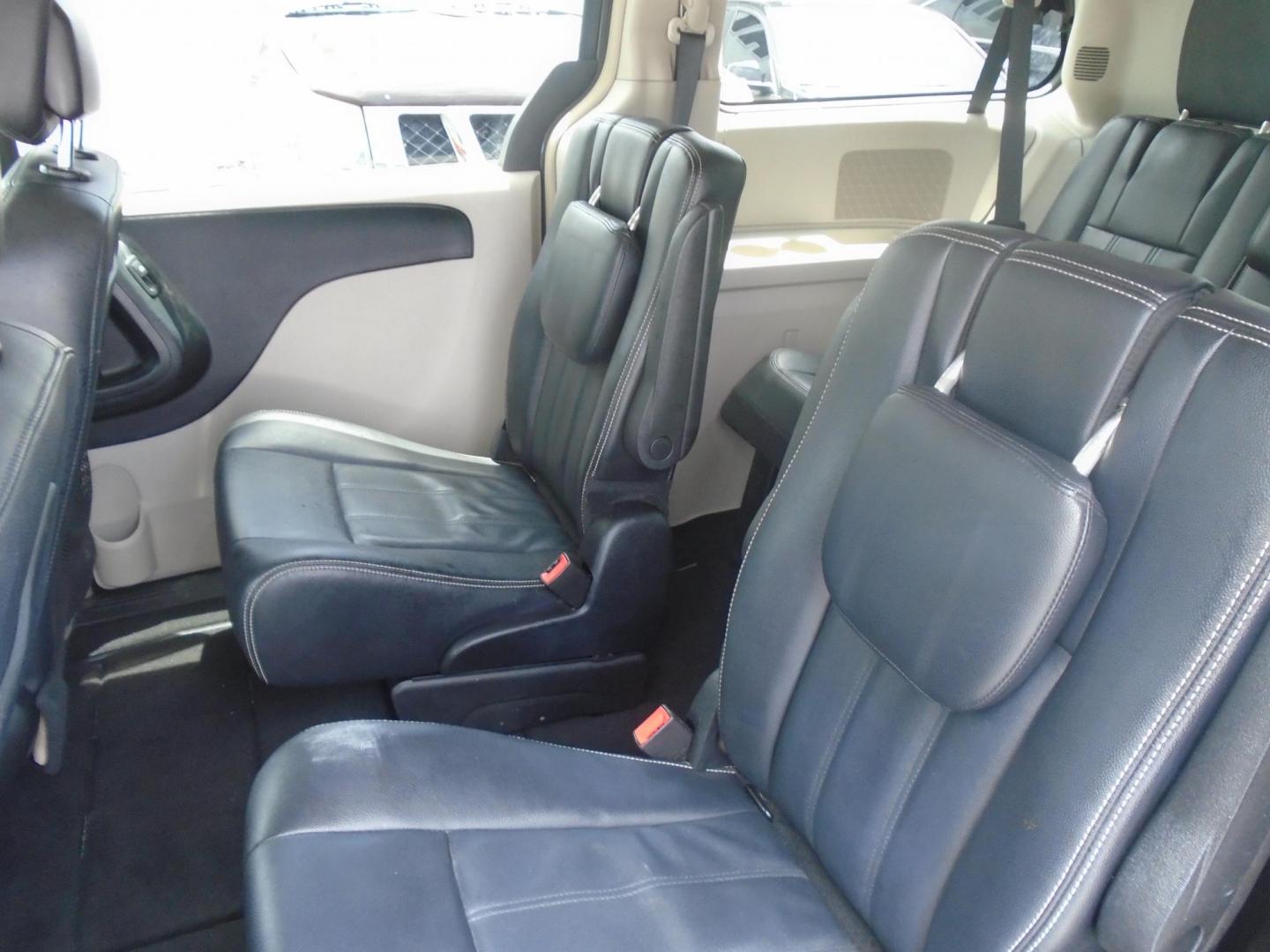 2016 GRAY /Black Chrysler Town & Country Touring (2C4RC1BG0GR) with an 3.6L V6 DOHC 24V engine, 6A transmission, located at 6112 N Florida Avenue, Tampa, FL, 33604, (888) 521-5131, 27.954929, -82.459534 - 499$ down plus tax & tag. - Photo#10