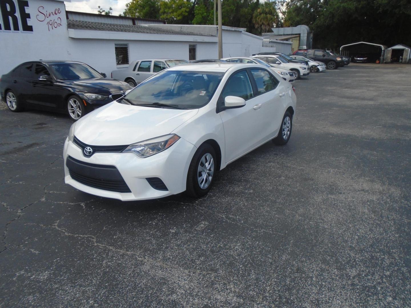 2014 White /Beige Toyota Corolla ECO CVT (5YFBPRHE8EP) with an 1.8L L4 DOHC 16V engine, Continuously Variable Transmission transmission, located at 6112 N Florida Avenue, Tampa, FL, 33604, (888) 521-5131, 27.954929, -82.459534 - 499$ down plus tax & tag. - Photo#3