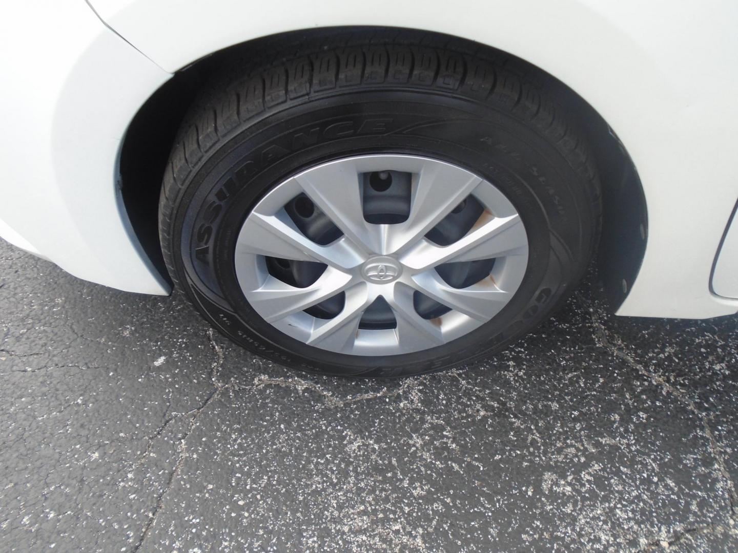 2014 White /Beige Toyota Corolla ECO CVT (5YFBPRHE8EP) with an 1.8L L4 DOHC 16V engine, Continuously Variable Transmission transmission, located at 6112 N Florida Avenue, Tampa, FL, 33604, (888) 521-5131, 27.954929, -82.459534 - 499$ down plus tax & tag. - Photo#7