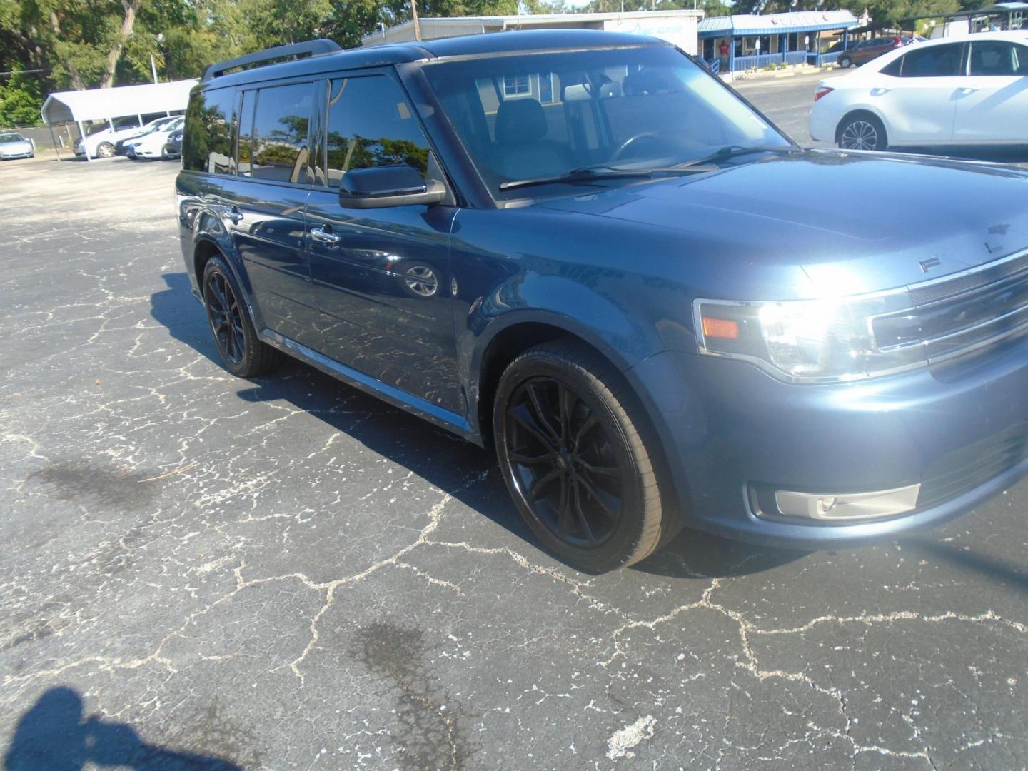 2018 Blue /Beige Ford Flex SEL FWD (2FMGK5C87JB) with an 3.5L V6 DOHC 24V engine, 6A transmission, located at 6112 N Florida Avenue, Tampa, FL, 33604, (888) 521-5131, 27.954929, -82.459534 - 499$ DOWN PLUS TAX & TAG. - Photo#3