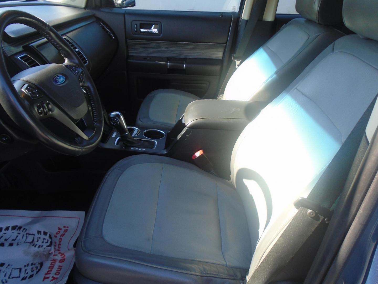 2018 Blue /Beige Ford Flex SEL FWD (2FMGK5C87JB) with an 3.5L V6 DOHC 24V engine, 6A transmission, located at 6112 N Florida Avenue, Tampa, FL, 33604, (888) 521-5131, 27.954929, -82.459534 - 499$ DOWN PLUS TAX & TAG. - Photo#8