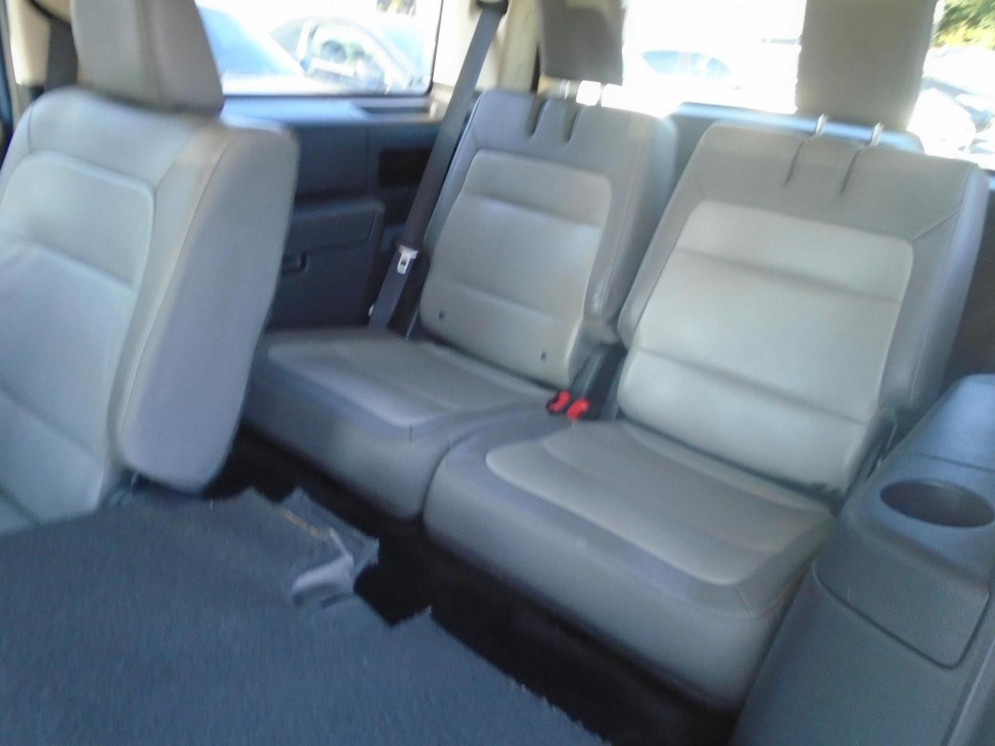 2018 Blue /Beige Ford Flex SEL FWD (2FMGK5C87JB) with an 3.5L V6 DOHC 24V engine, 6A transmission, located at 6112 N Florida Avenue, Tampa, FL, 33604, (888) 521-5131, 27.954929, -82.459534 - 499$ DOWN PLUS TAX & TAG. - Photo#9