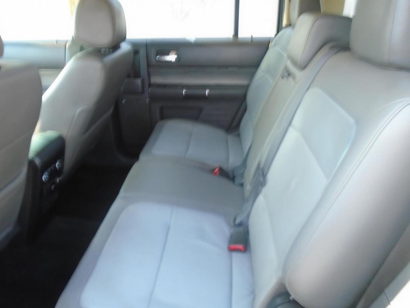 2018 Blue /Beige Ford Flex SEL FWD (2FMGK5C87JB) with an 3.5L V6 DOHC 24V engine, 6A transmission, located at 6112 N Florida Avenue, Tampa, FL, 33604, (888) 521-5131, 27.954929, -82.459534 - 499$ DOWN PLUS TAX & TAG. - Photo#10