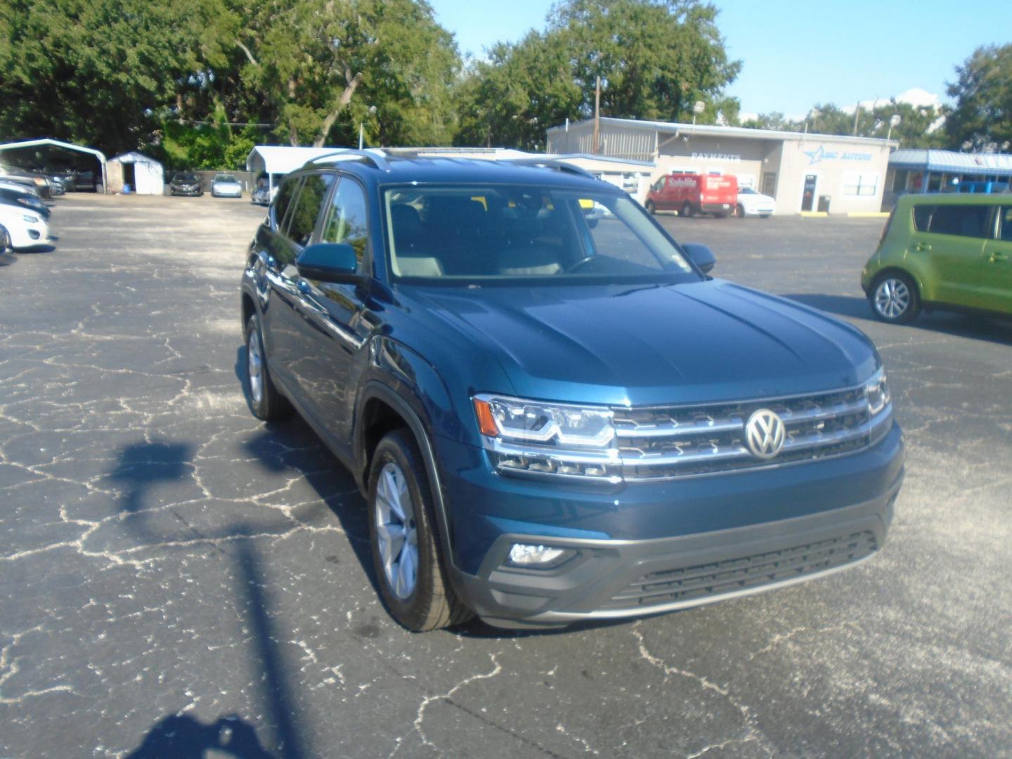 2018 Blue /Black Volkswagen Atlas V6 SE w/Technology (1V2DR2CA8JC) with an 3.6L V6 DOHC 24V engine, 8A transmission, located at 6112 N Florida Avenue, Tampa, FL, 33604, (888) 521-5131, 27.954929, -82.459534 - 499$ DOWN PLUS TAX & TAG. - Photo#3