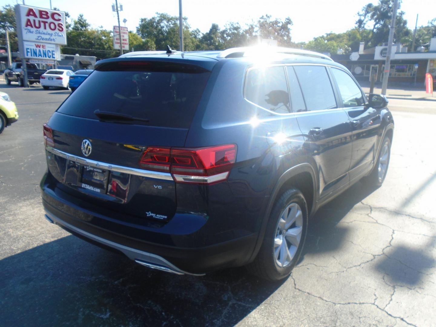 2018 Blue /Black Volkswagen Atlas V6 SE w/Technology (1V2DR2CA8JC) with an 3.6L V6 DOHC 24V engine, 8A transmission, located at 6112 N Florida Avenue, Tampa, FL, 33604, (888) 521-5131, 27.954929, -82.459534 - 499$ DOWN PLUS TAX & TAG. - Photo#6