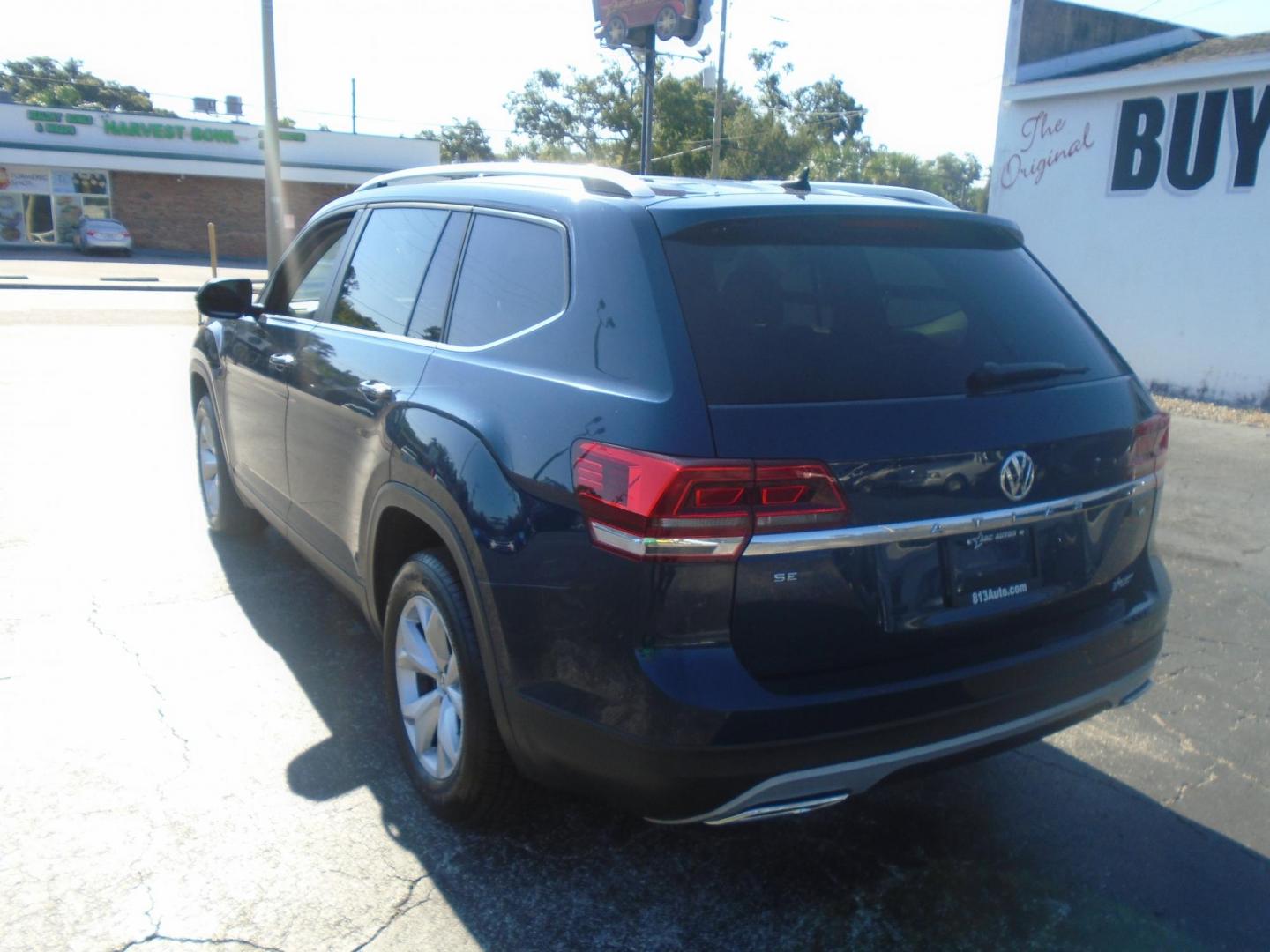 2018 Blue /Black Volkswagen Atlas V6 SE w/Technology (1V2DR2CA8JC) with an 3.6L V6 DOHC 24V engine, 8A transmission, located at 6112 N Florida Avenue, Tampa, FL, 33604, (888) 521-5131, 27.954929, -82.459534 - 499$ DOWN PLUS TAX & TAG. - Photo#5