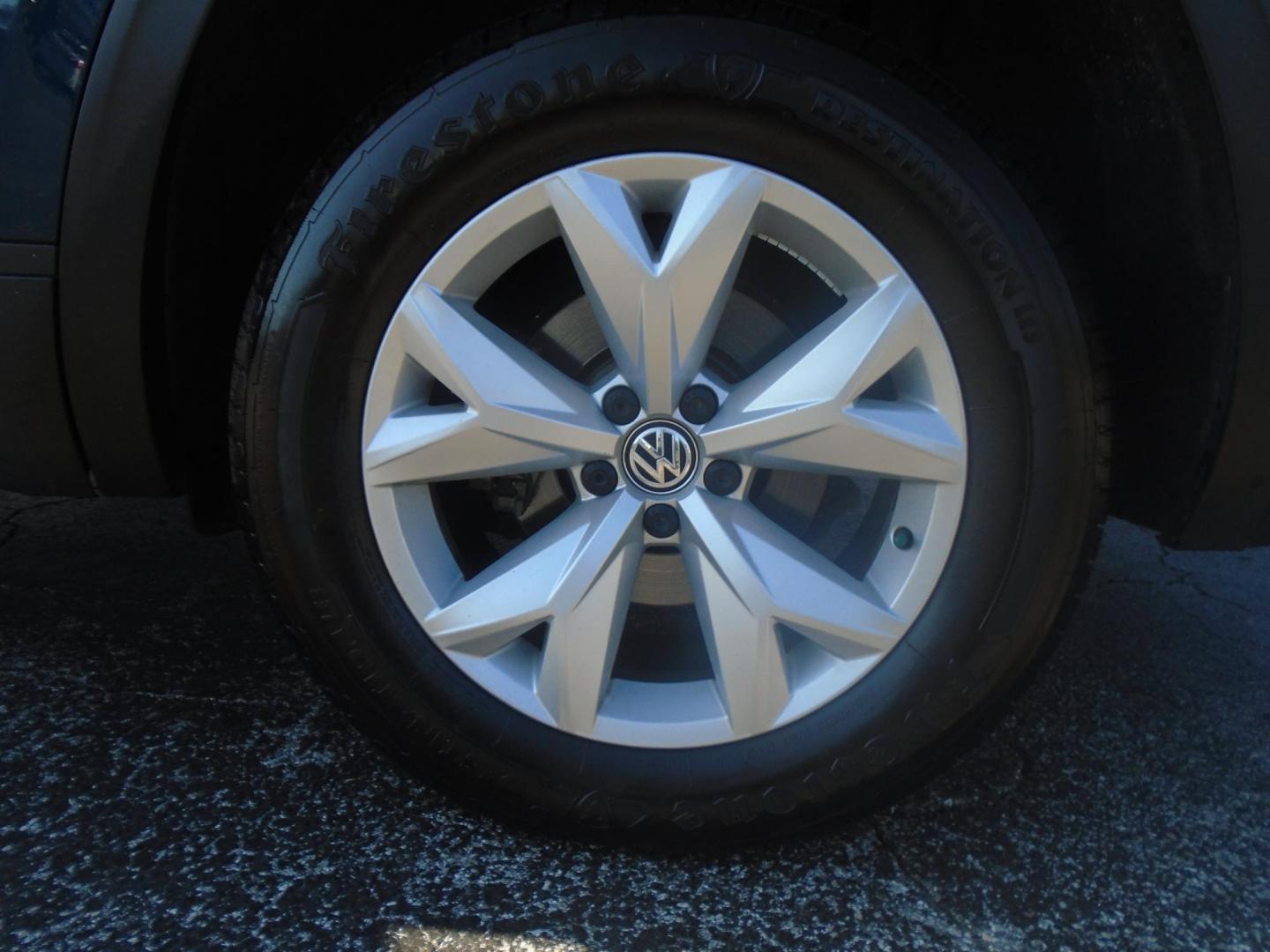 2018 Blue /Black Volkswagen Atlas V6 SE w/Technology (1V2DR2CA8JC) with an 3.6L V6 DOHC 24V engine, 8A transmission, located at 6112 N Florida Avenue, Tampa, FL, 33604, (888) 521-5131, 27.954929, -82.459534 - 499$ DOWN PLUS TAX & TAG. - Photo#7