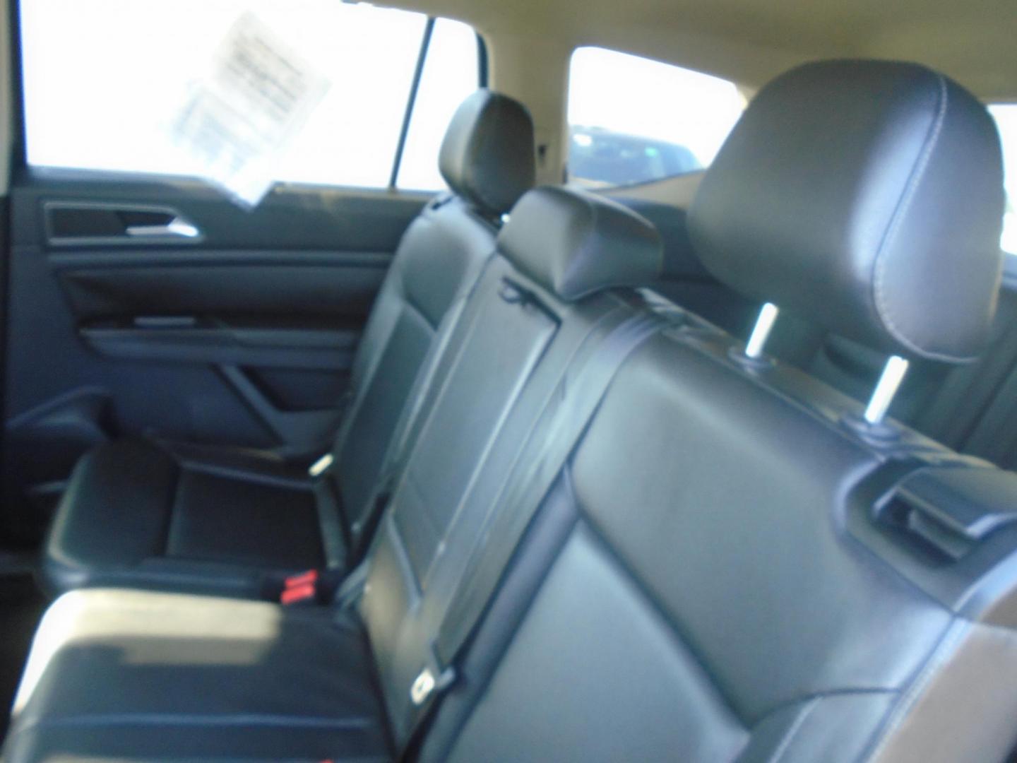 2018 Blue /Black Volkswagen Atlas V6 SE w/Technology (1V2DR2CA8JC) with an 3.6L V6 DOHC 24V engine, 8A transmission, located at 6112 N Florida Avenue, Tampa, FL, 33604, (888) 521-5131, 27.954929, -82.459534 - 499$ DOWN PLUS TAX & TAG. - Photo#13