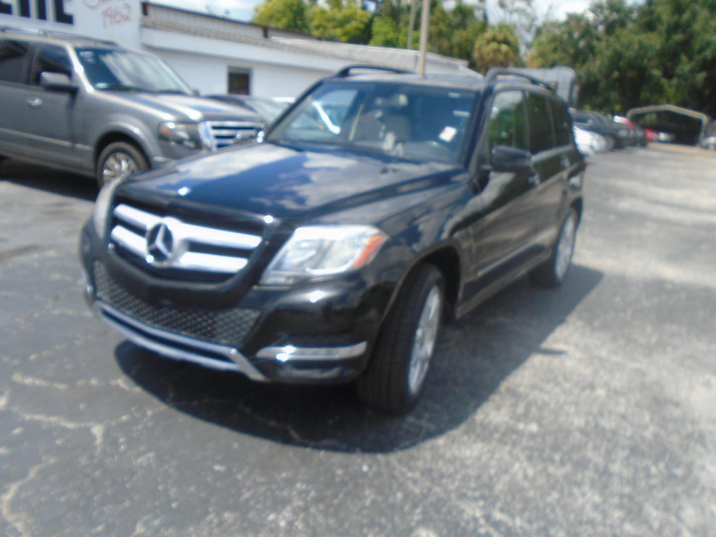 2013 BLACK /Beige Mercedes-Benz GLK-Class GLK350 (WDCGG5HB0DF) with an 3.5L V6 DOHC 24V engine, 7-Speed Automatic transmission, located at 6112 N Florida Avenue, Tampa, FL, 33604, (888) 521-5131, 27.954929, -82.459534 - 499$ down plus tax & tag. - Photo#2
