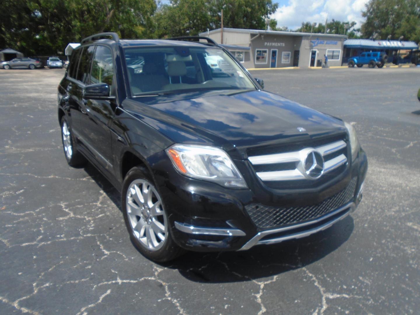 2013 BLACK /Beige Mercedes-Benz GLK-Class GLK350 (WDCGG5HB0DF) with an 3.5L V6 DOHC 24V engine, 7-Speed Automatic transmission, located at 6112 N Florida Avenue, Tampa, FL, 33604, (888) 521-5131, 27.954929, -82.459534 - 499$ down plus tax & tag. - Photo#3