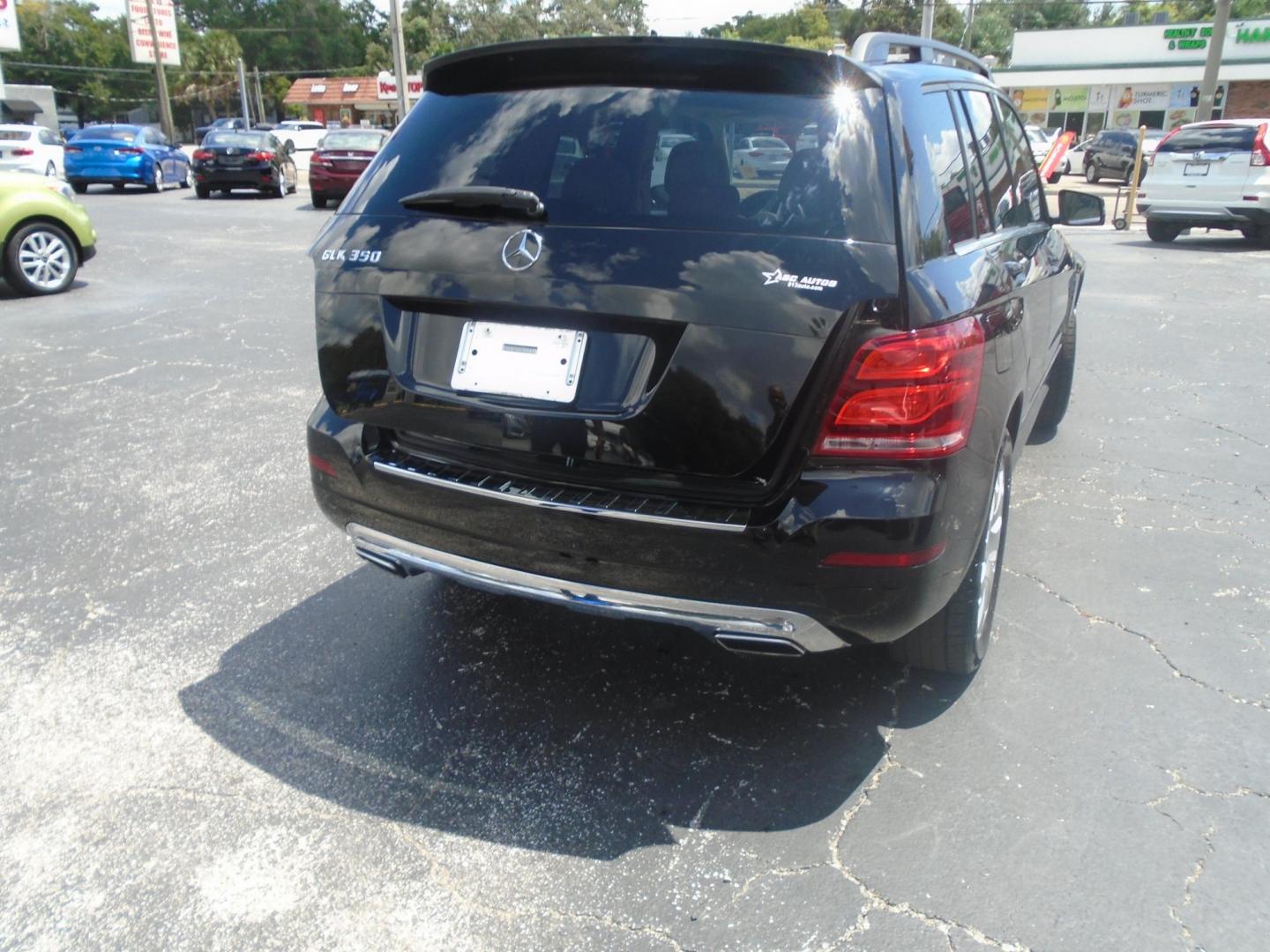 2013 BLACK /Beige Mercedes-Benz GLK-Class GLK350 (WDCGG5HB0DF) with an 3.5L V6 DOHC 24V engine, 7-Speed Automatic transmission, located at 6112 N Florida Avenue, Tampa, FL, 33604, (888) 521-5131, 27.954929, -82.459534 - 499$ down plus tax & tag. - Photo#5