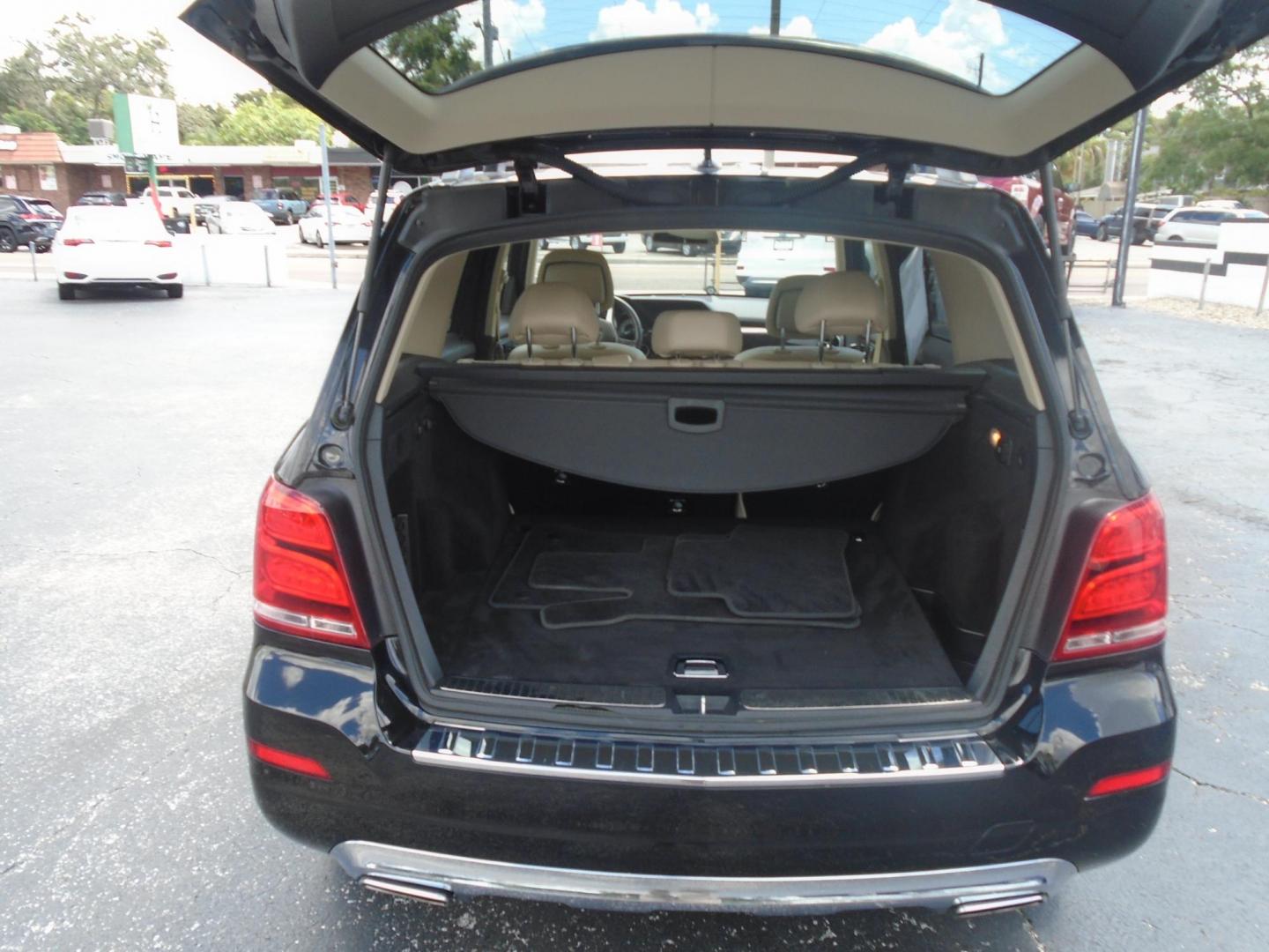 2013 BLACK /Beige Mercedes-Benz GLK-Class GLK350 (WDCGG5HB0DF) with an 3.5L V6 DOHC 24V engine, 7-Speed Automatic transmission, located at 6112 N Florida Avenue, Tampa, FL, 33604, (888) 521-5131, 27.954929, -82.459534 - 499$ down plus tax & tag. - Photo#7