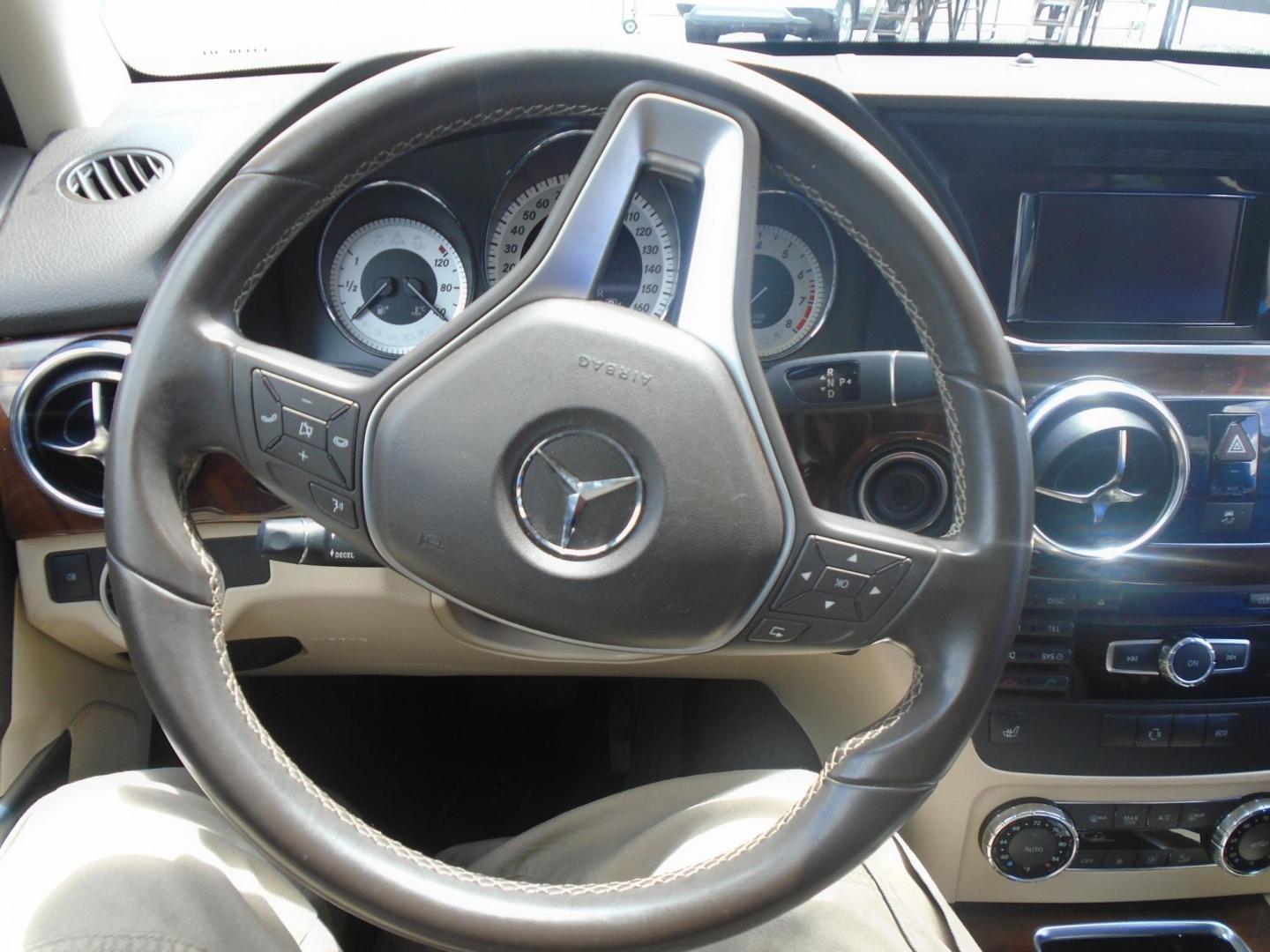 2013 BLACK /Beige Mercedes-Benz GLK-Class GLK350 (WDCGG5HB0DF) with an 3.5L V6 DOHC 24V engine, 7-Speed Automatic transmission, located at 6112 N Florida Avenue, Tampa, FL, 33604, (888) 521-5131, 27.954929, -82.459534 - 499$ down plus tax & tag. - Photo#8